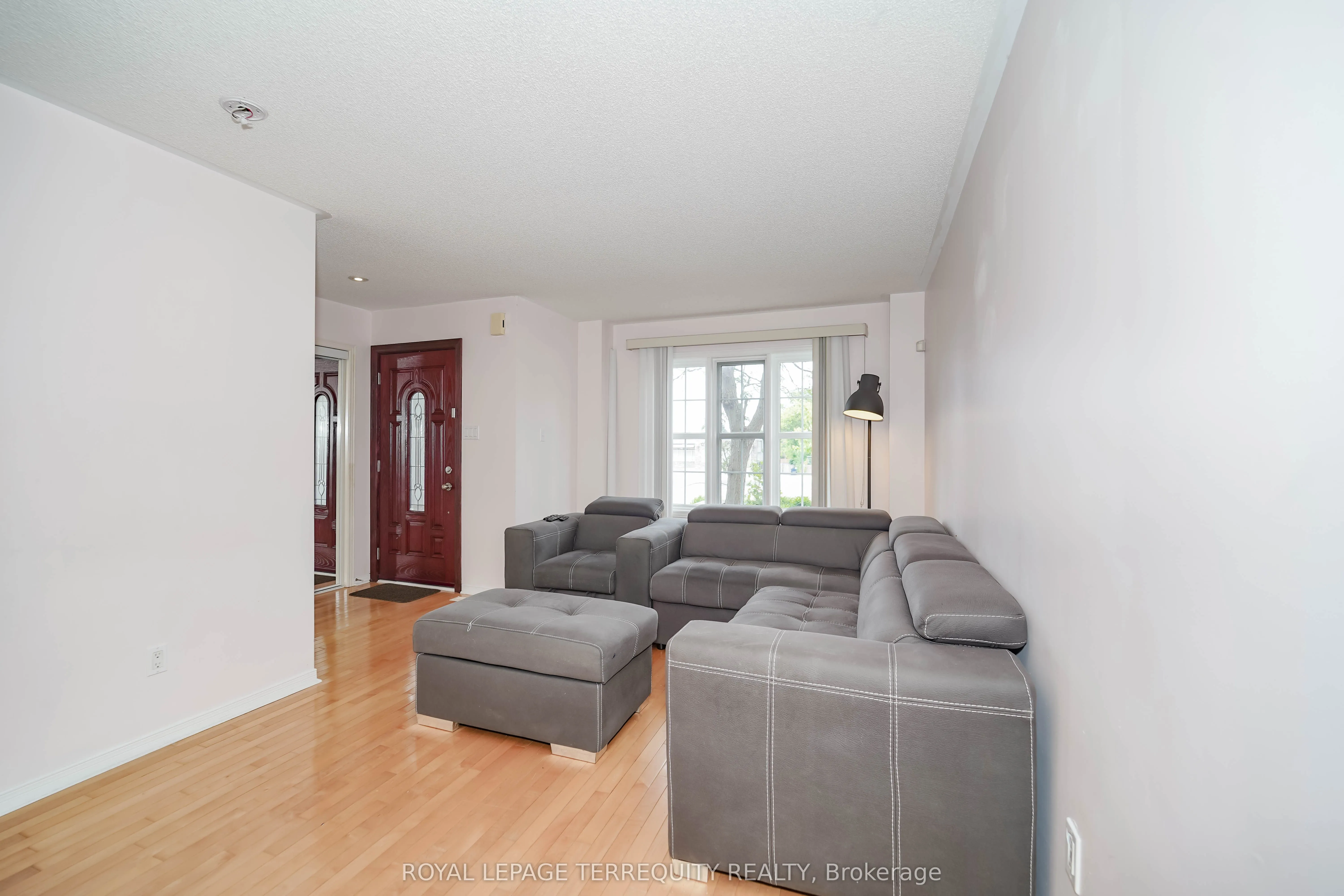 9027 Yonge Street