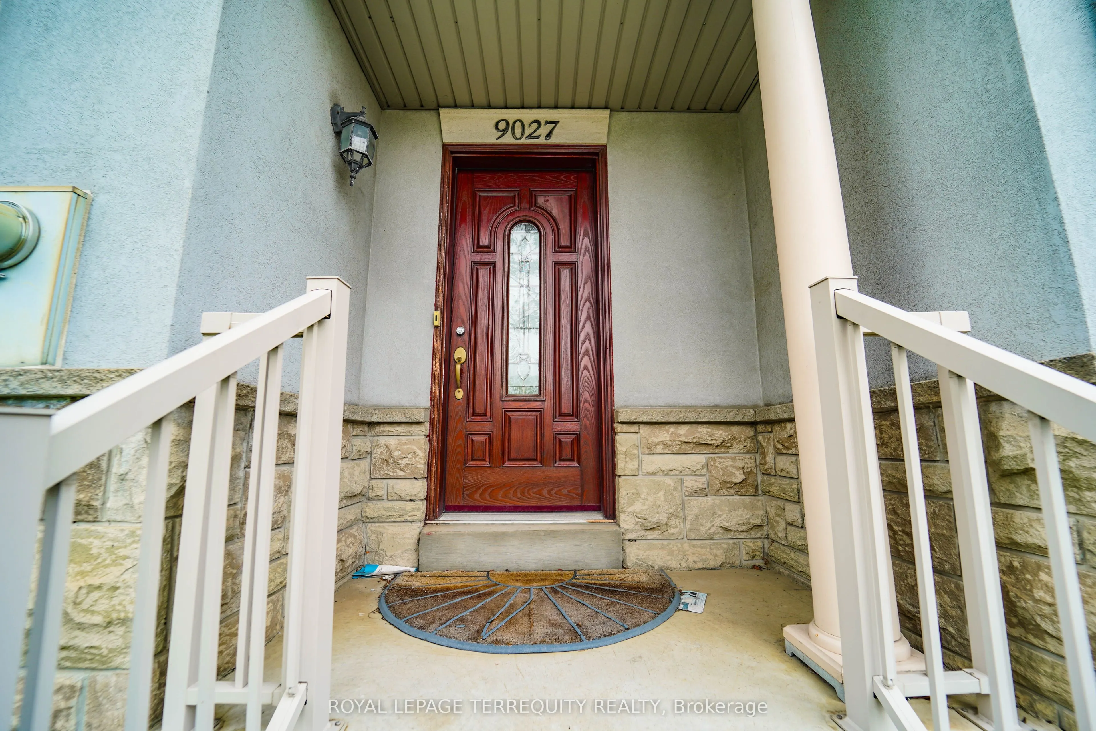 9027 Yonge Street