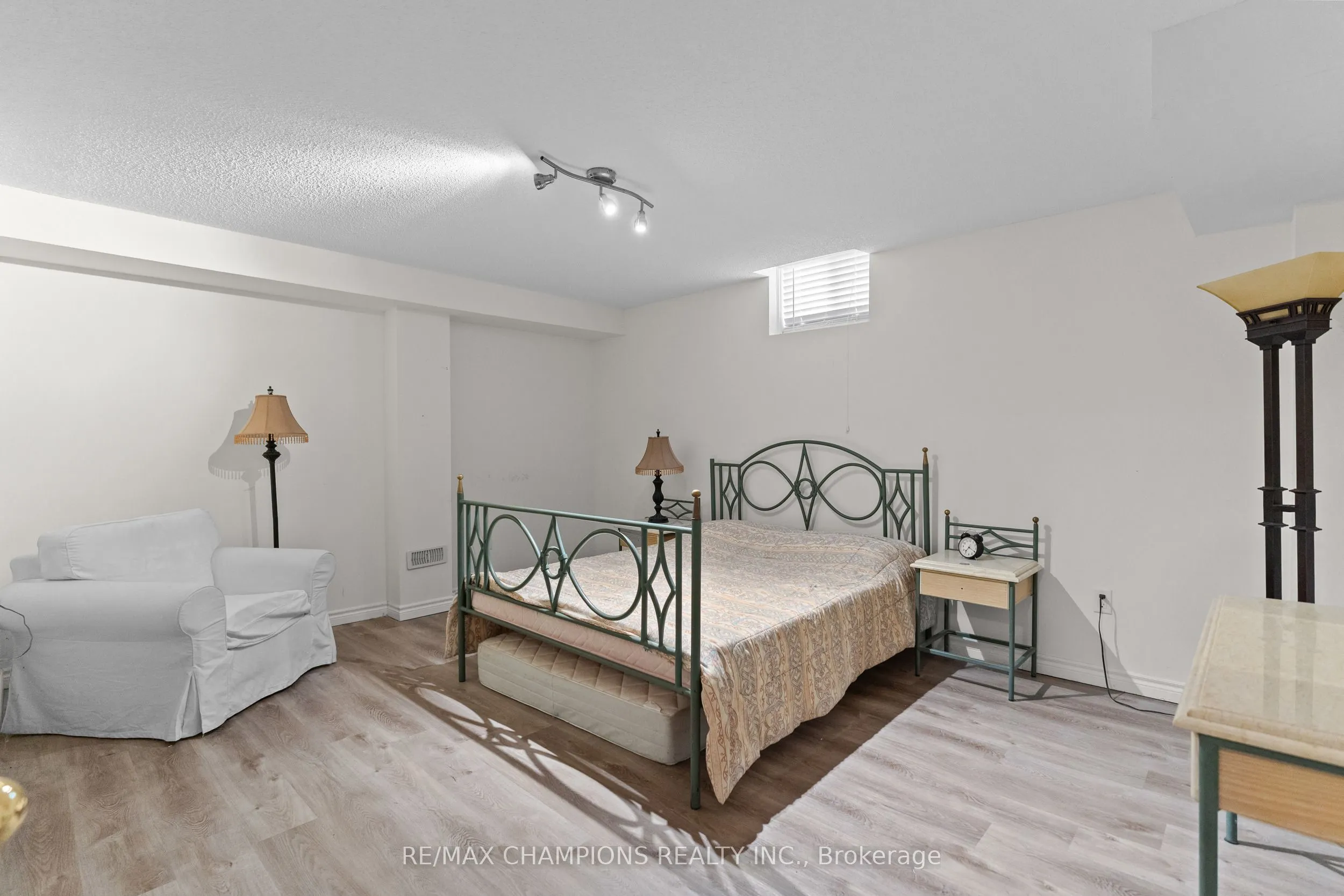 96 Wardlaw Place
