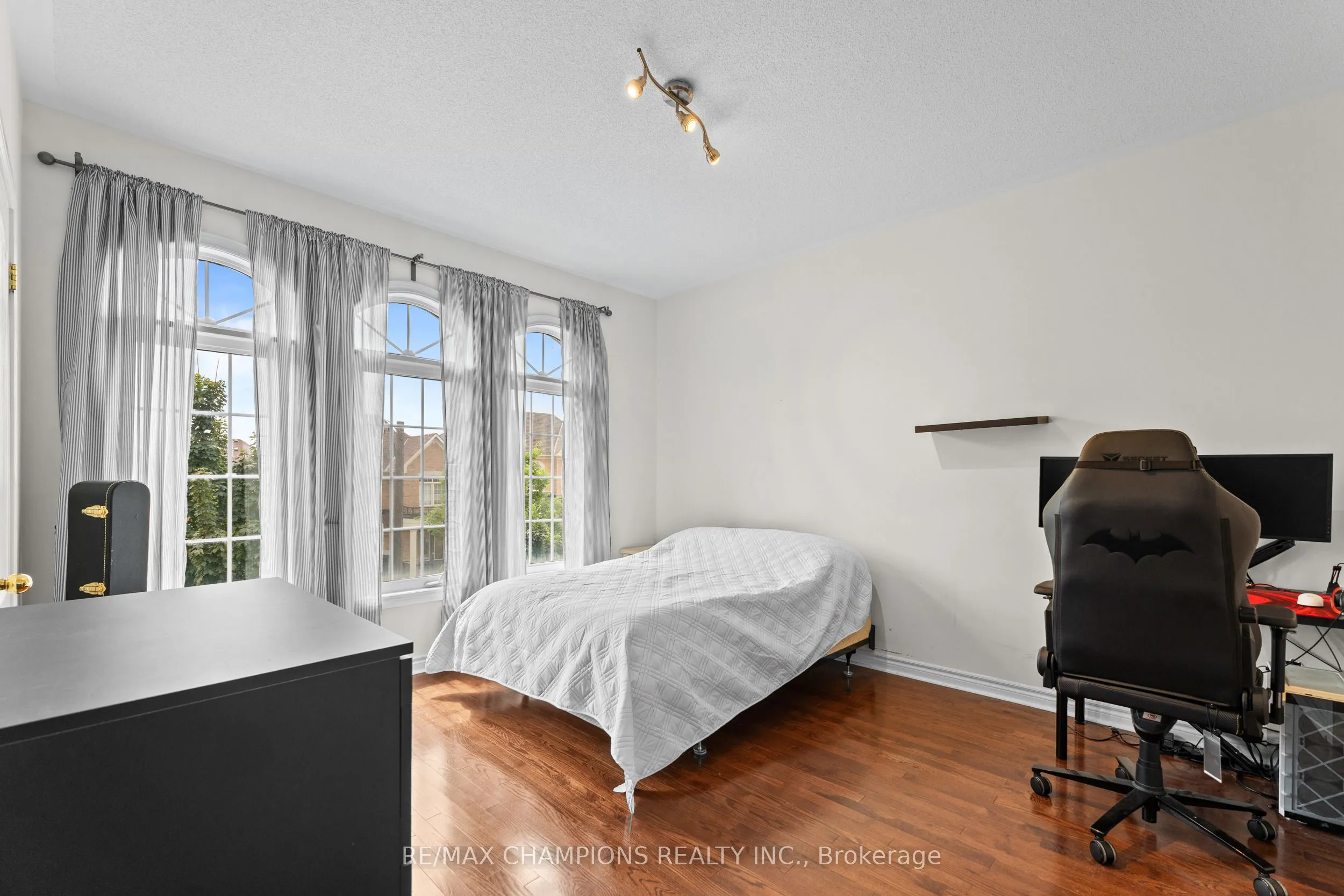 96 Wardlaw Place