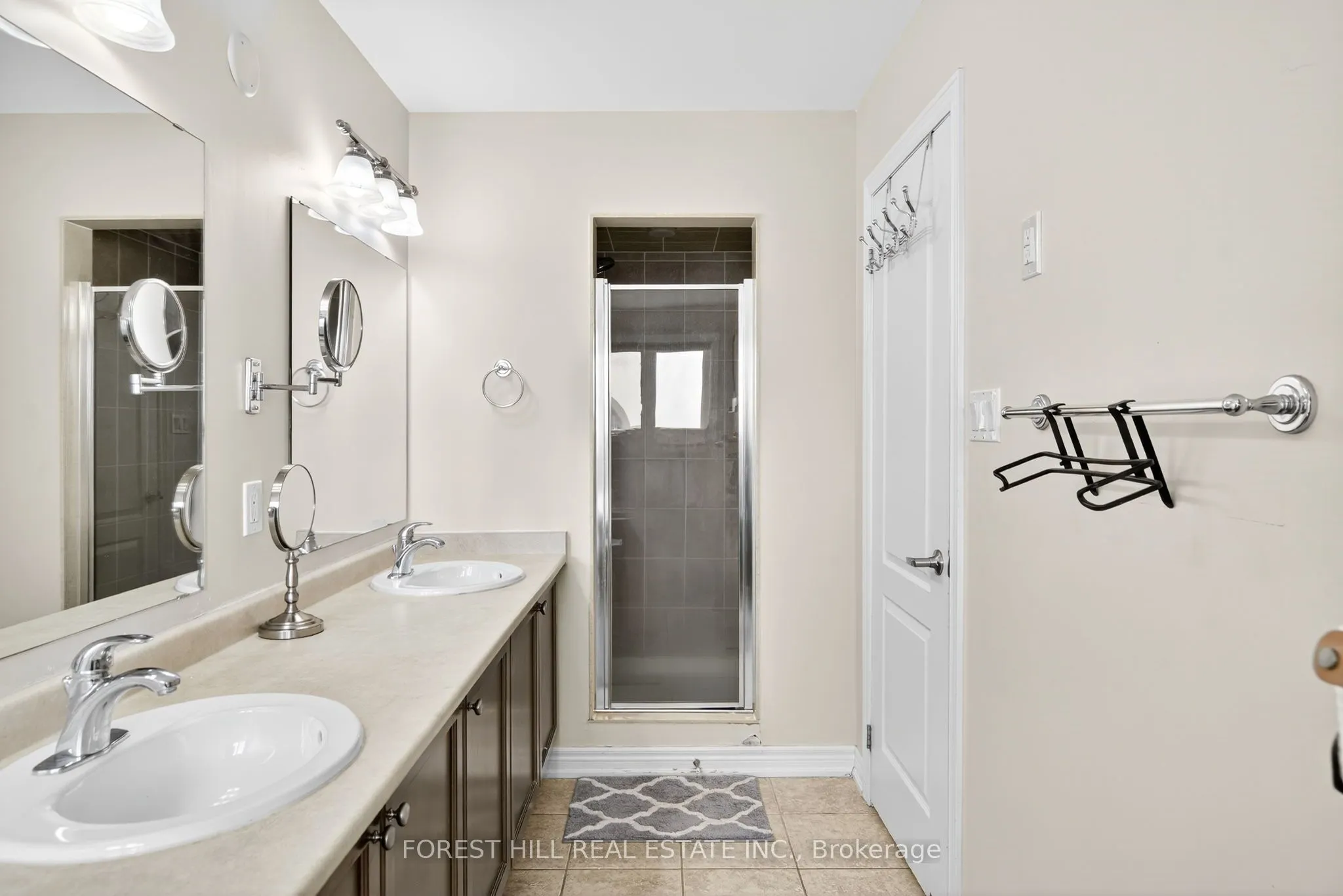 9 Robert Green Crescent