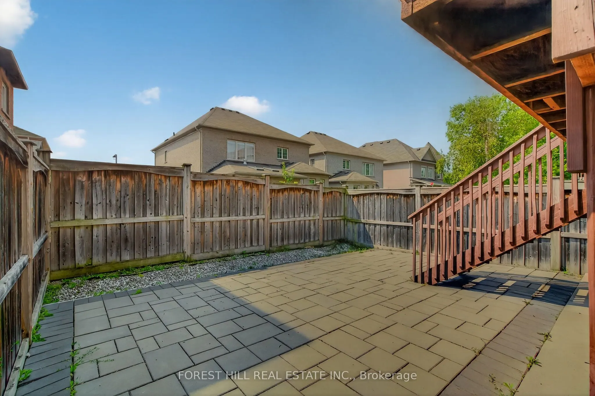 9 Robert Green Crescent
