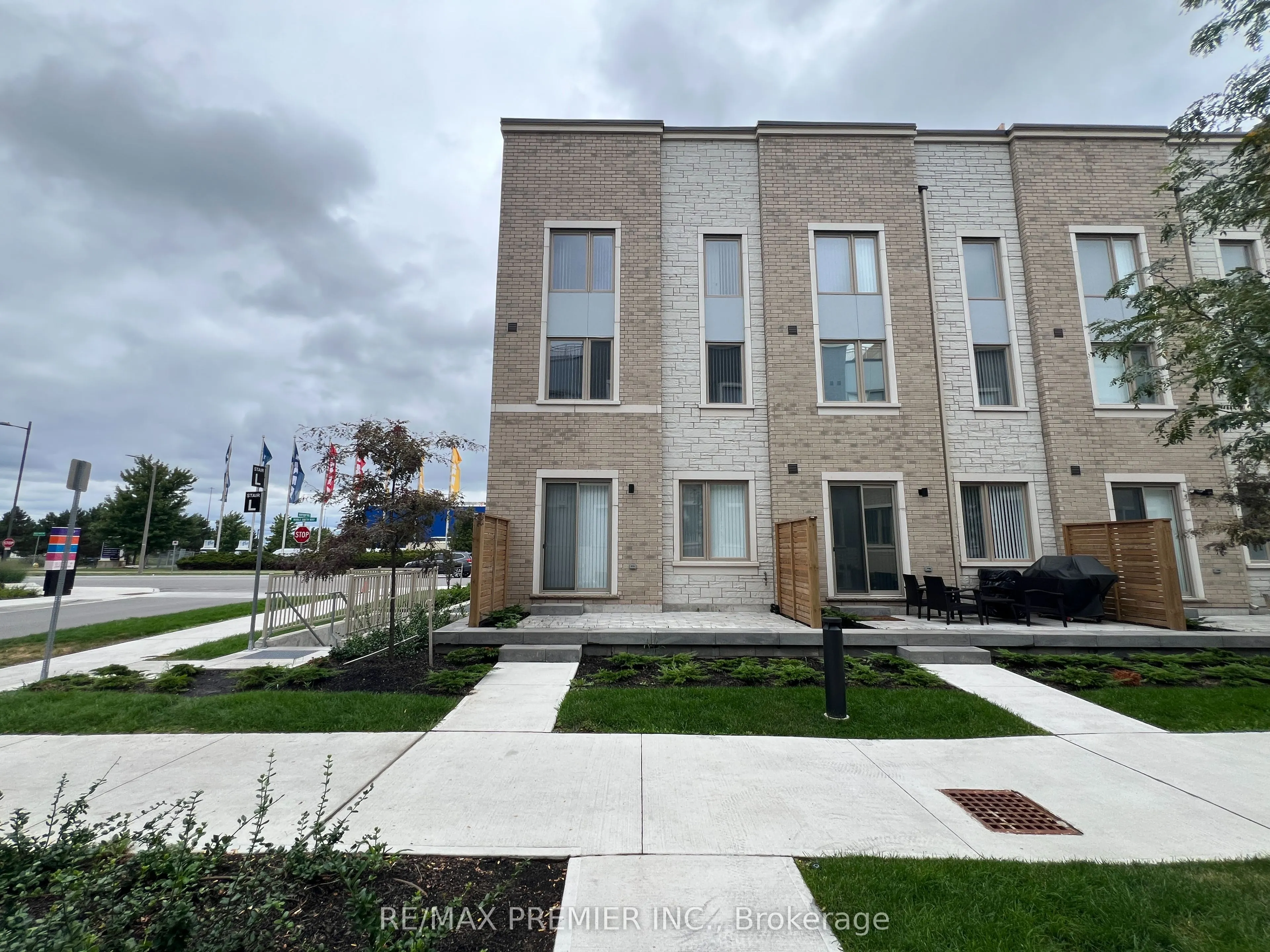 3 Mable Smith Way, #10
