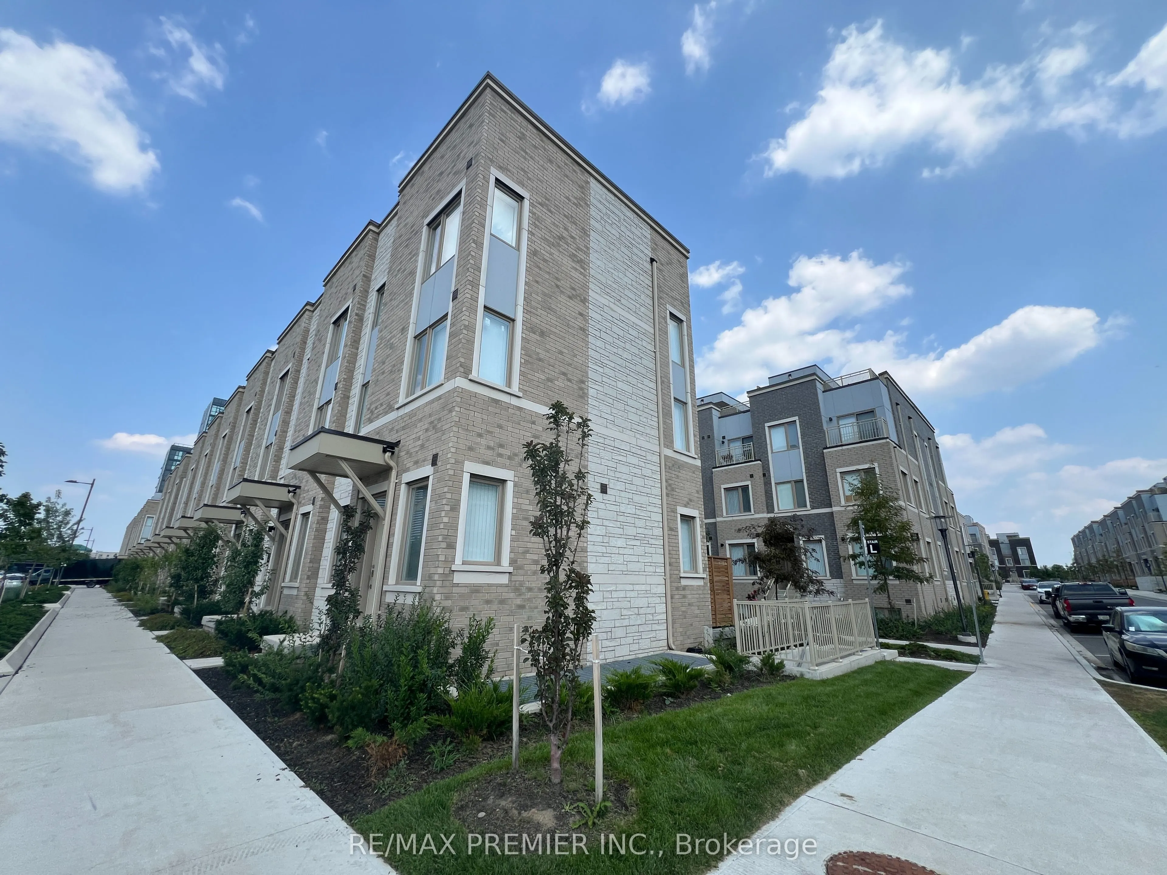 3 Mable Smith Way, #10