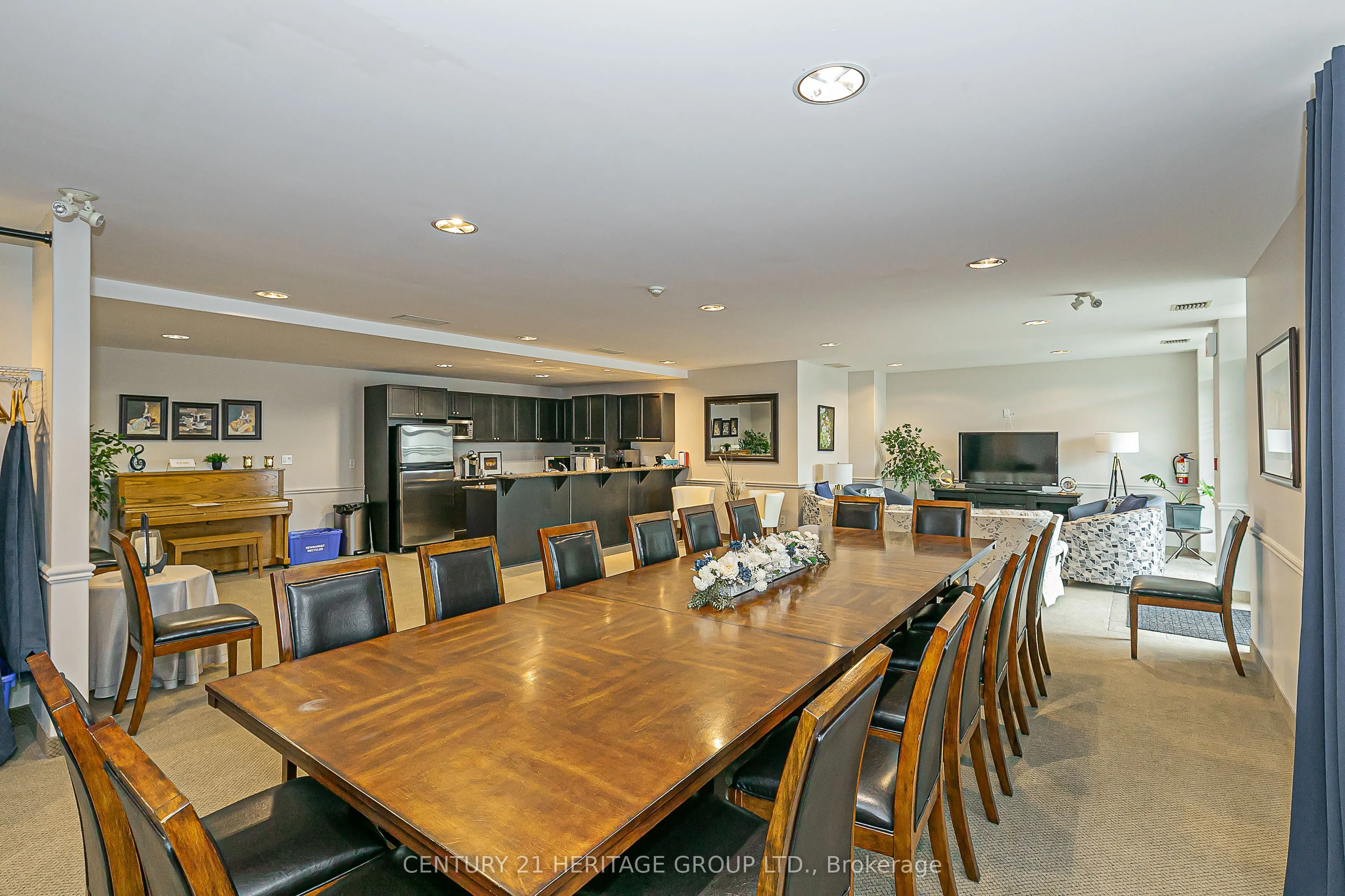 10 Ashton Road, #202