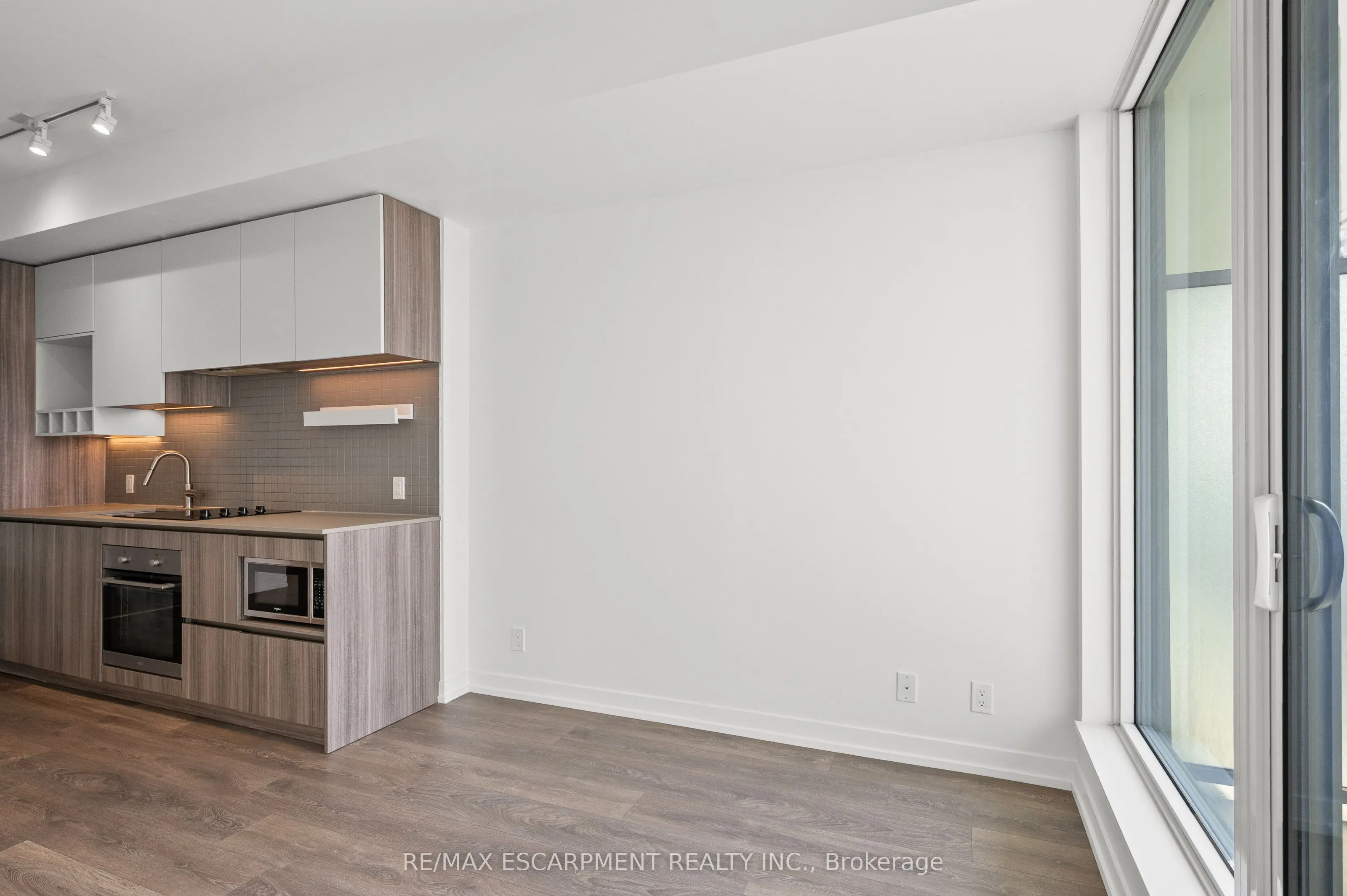 898 Portage Parkway, #2107