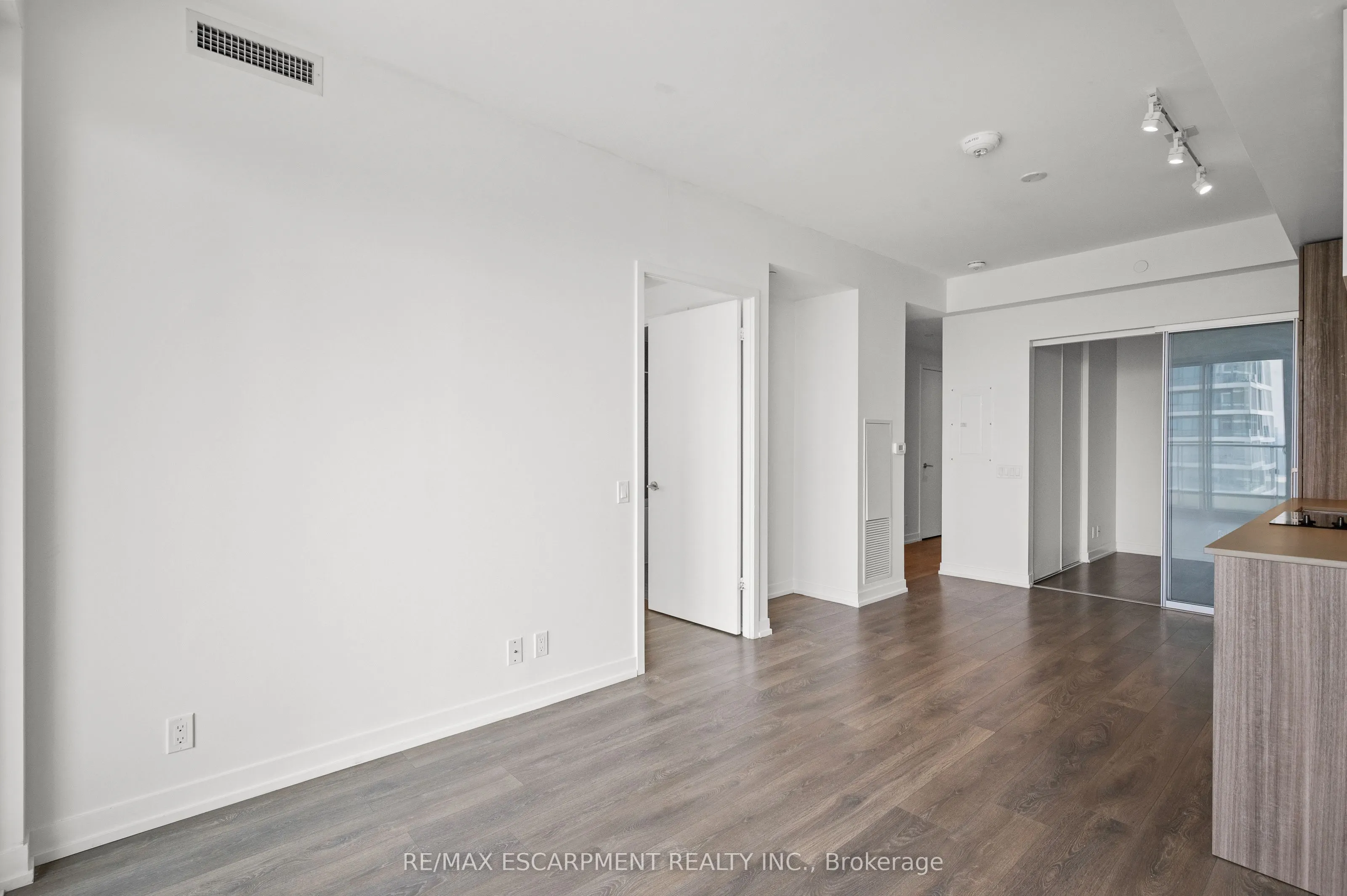 898 Portage Parkway, #2107