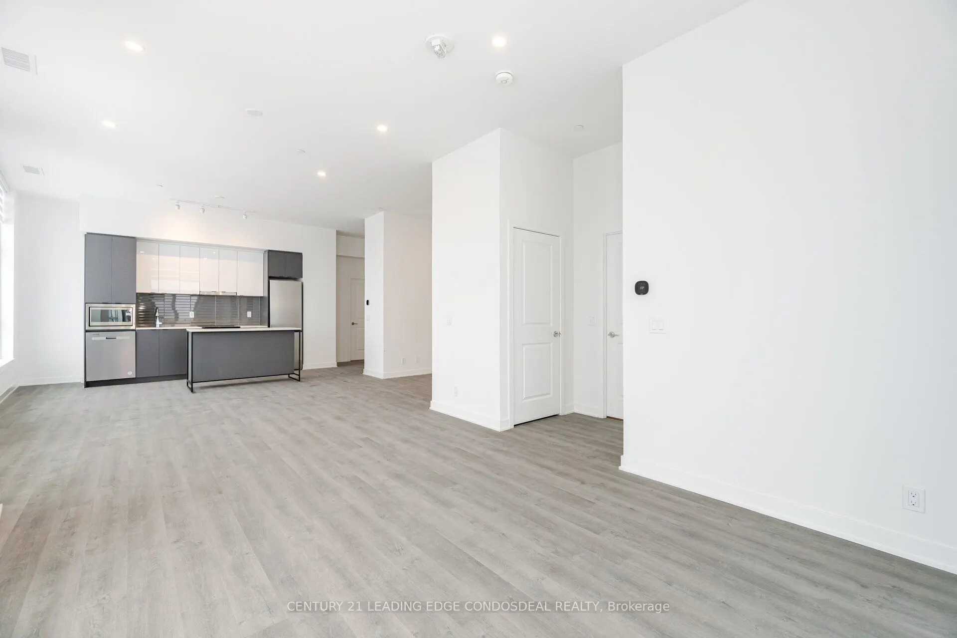 30 Upper Mall Way, #PH03