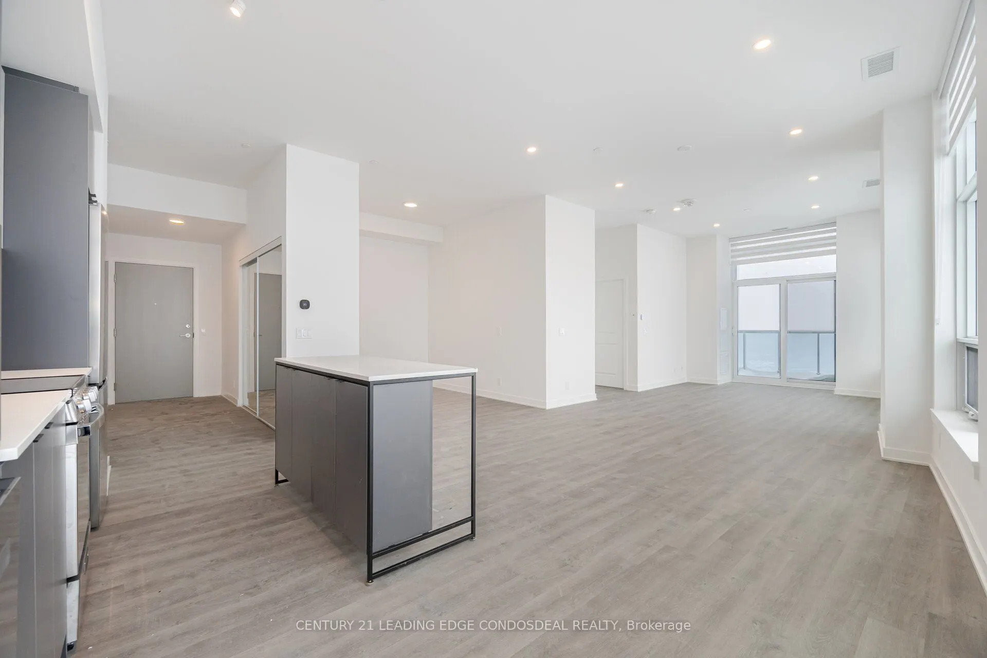 30 Upper Mall Way, #PH03