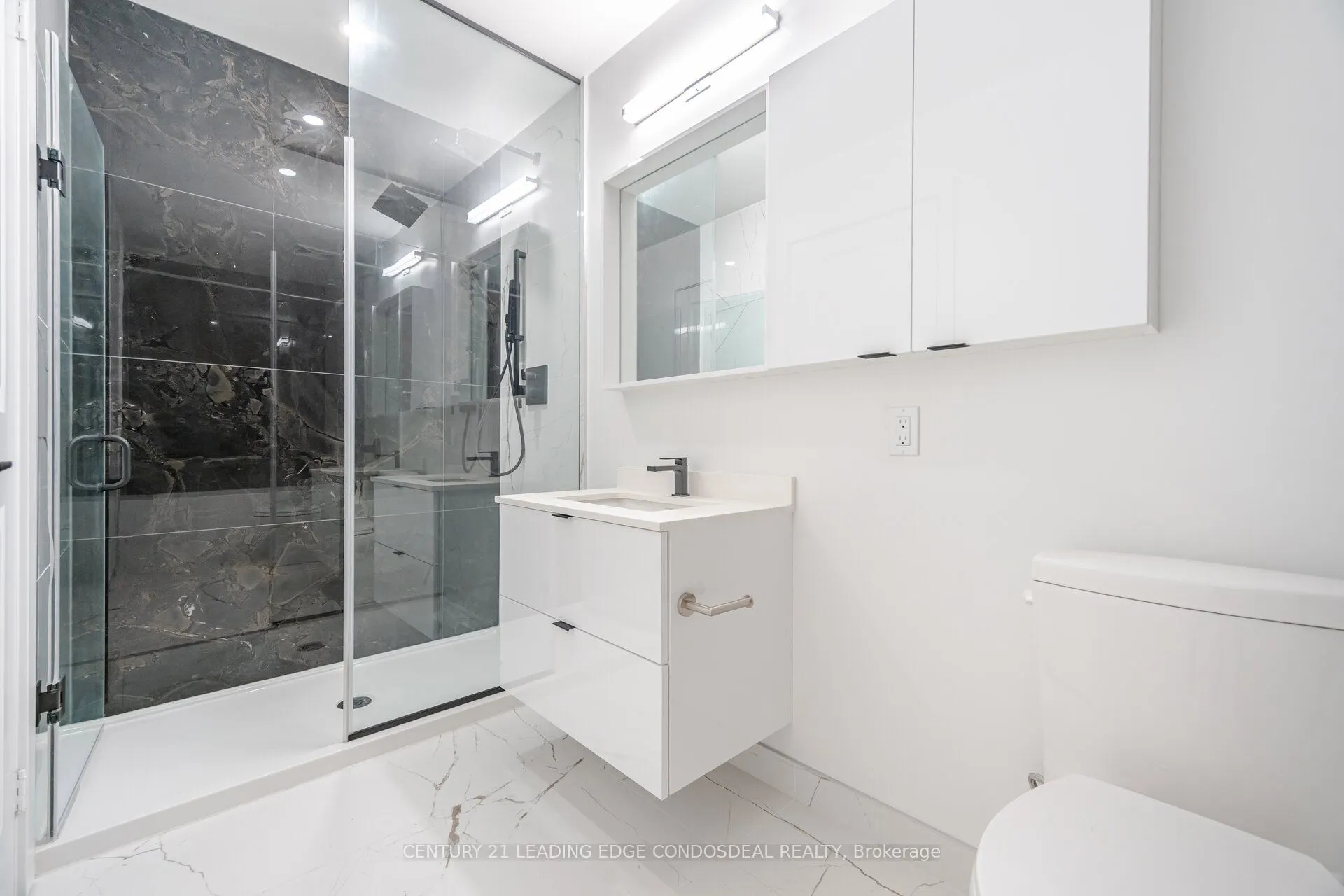 30 Upper Mall Way, #PH03