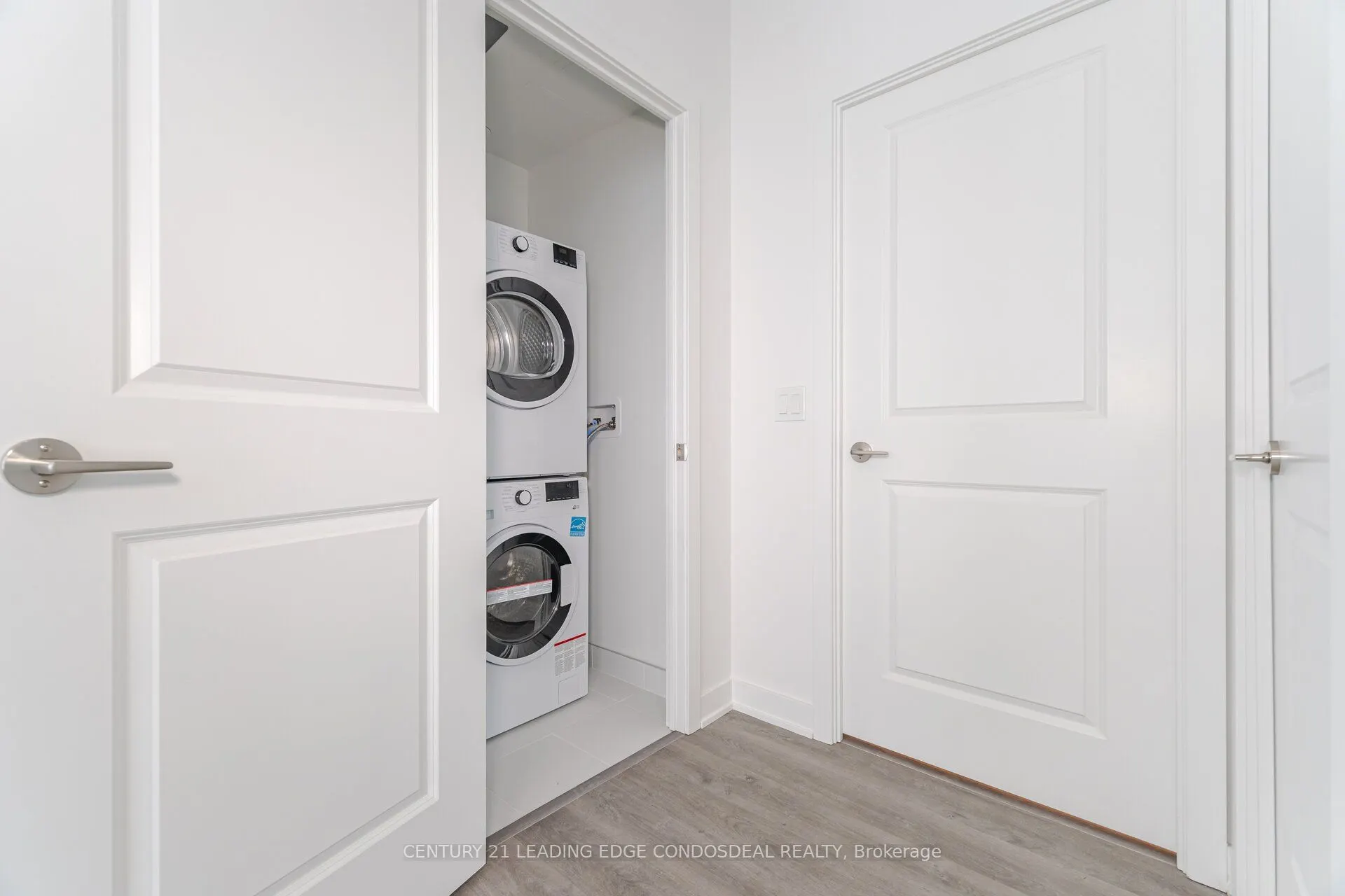 30 Upper Mall Way, #PH03