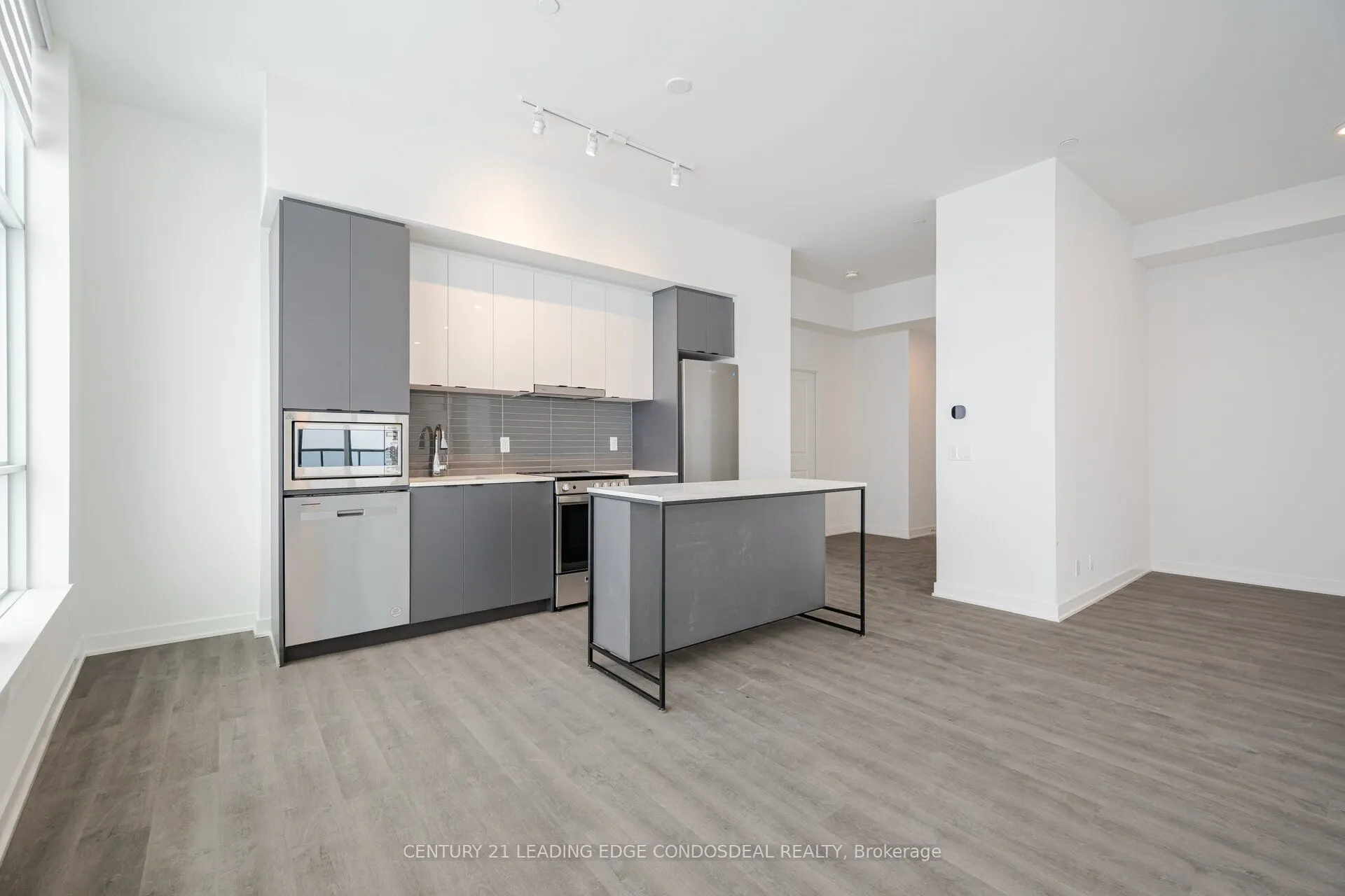 30 Upper Mall Way, #PH03