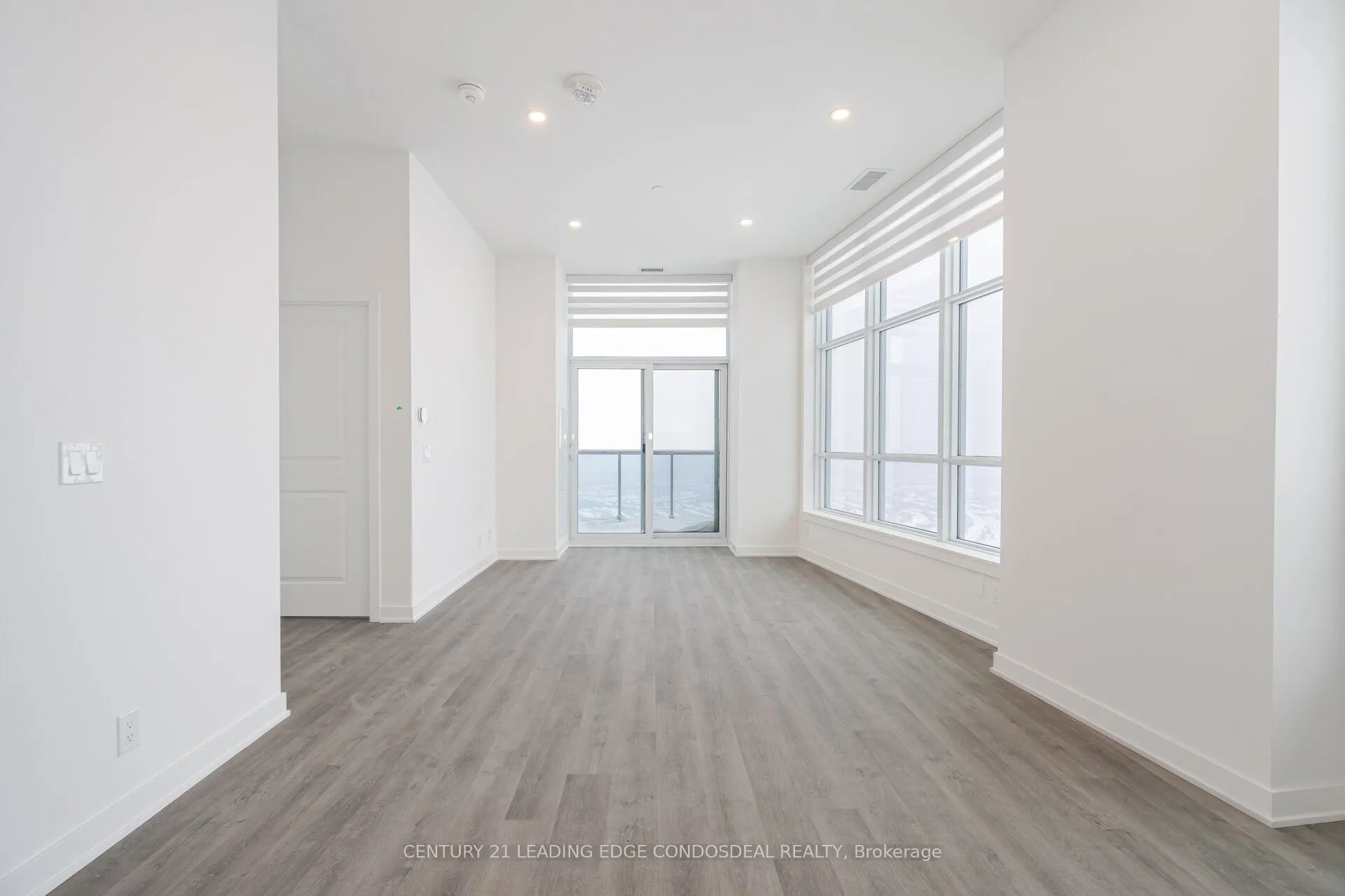 30 Upper Mall Way, #PH03