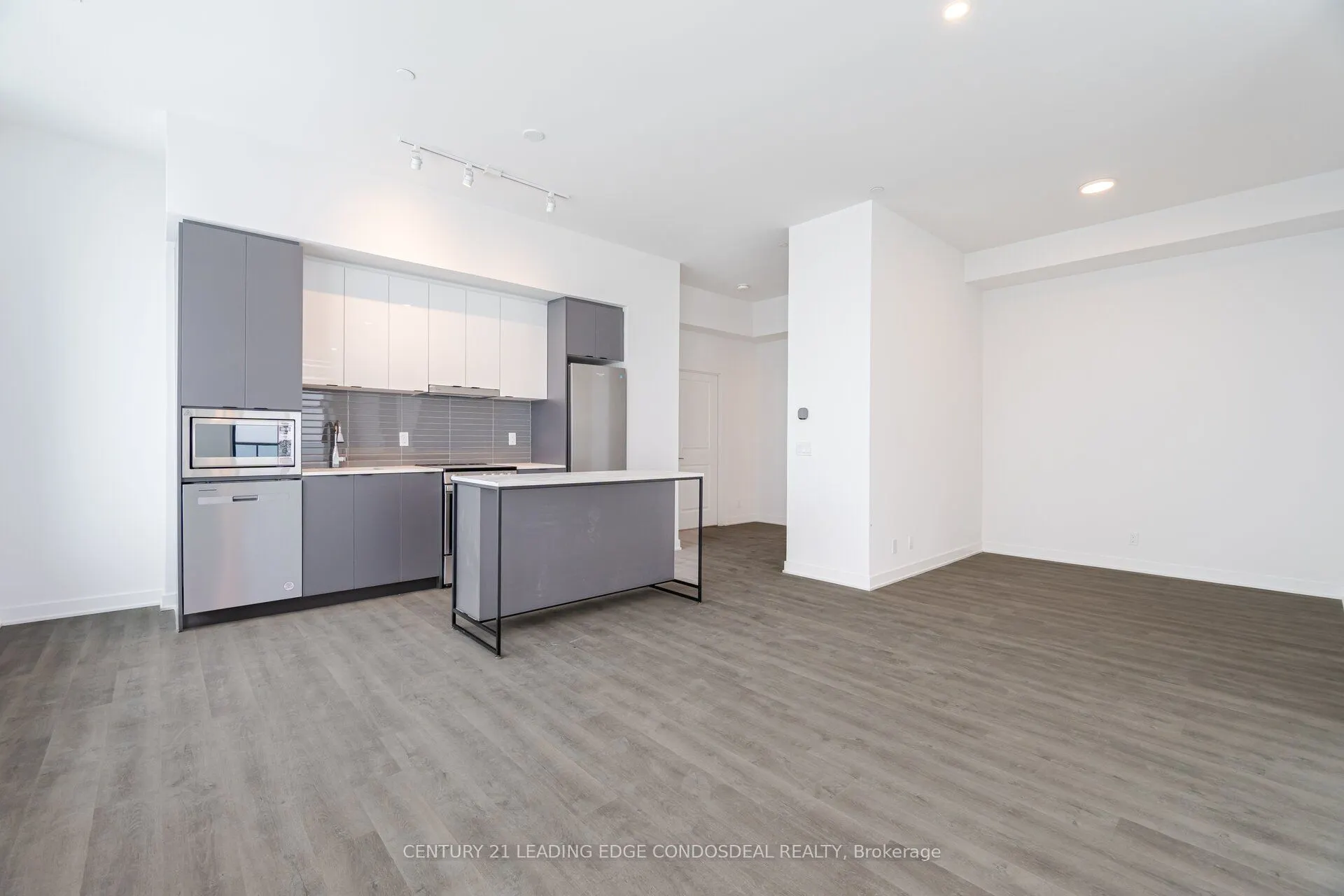 30 Upper Mall Way, #PH03