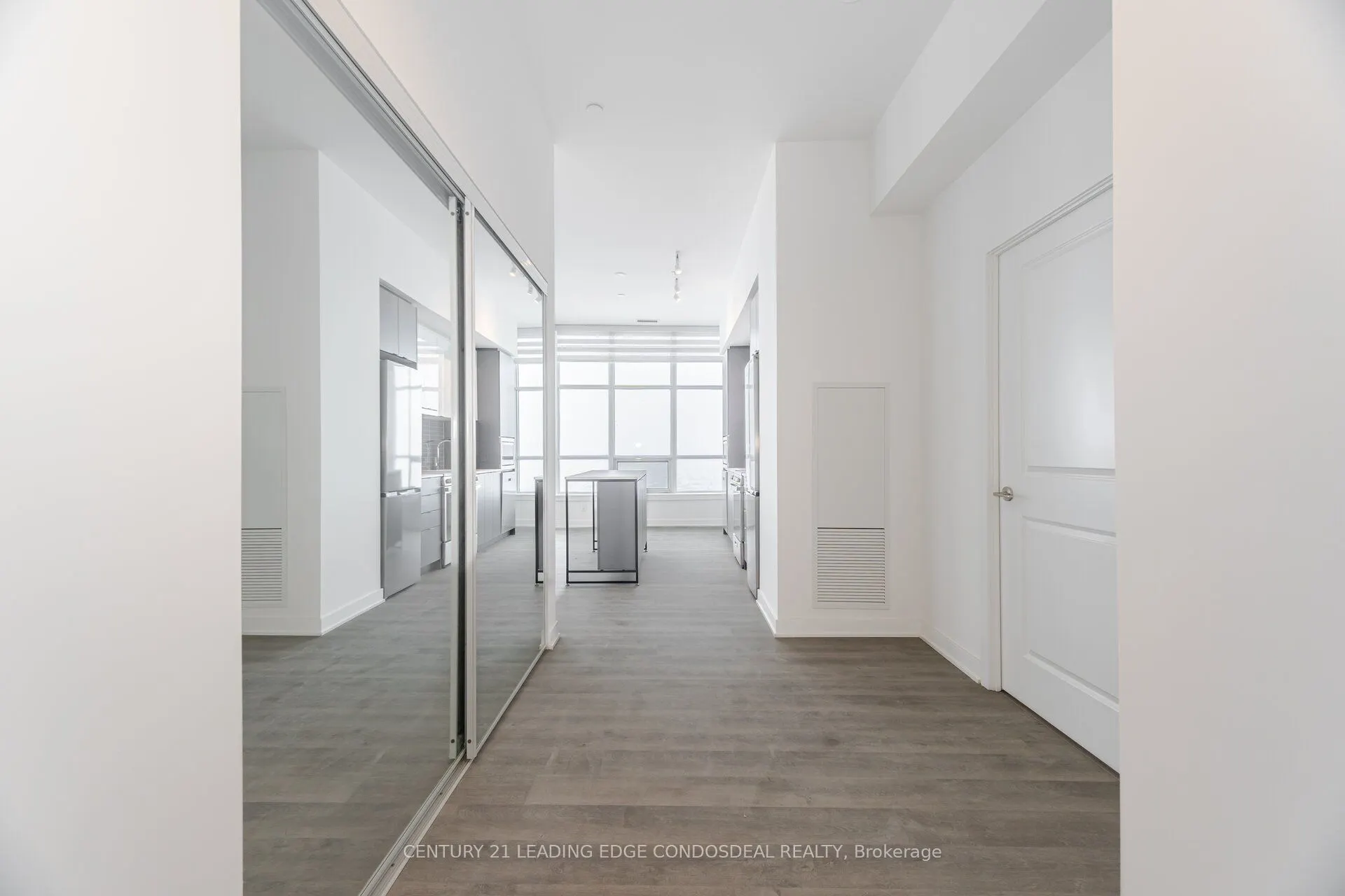 30 Upper Mall Way, #PH03