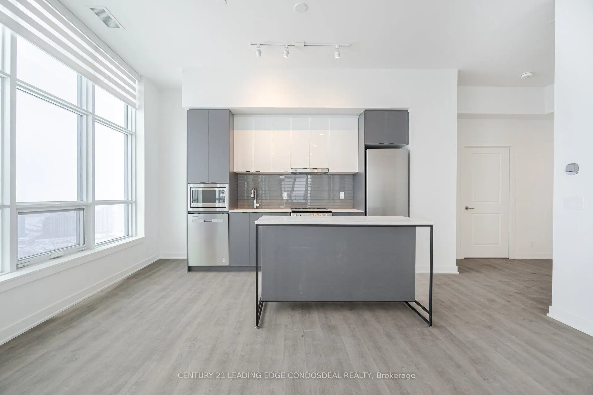 30 Upper Mall Way, #PH03