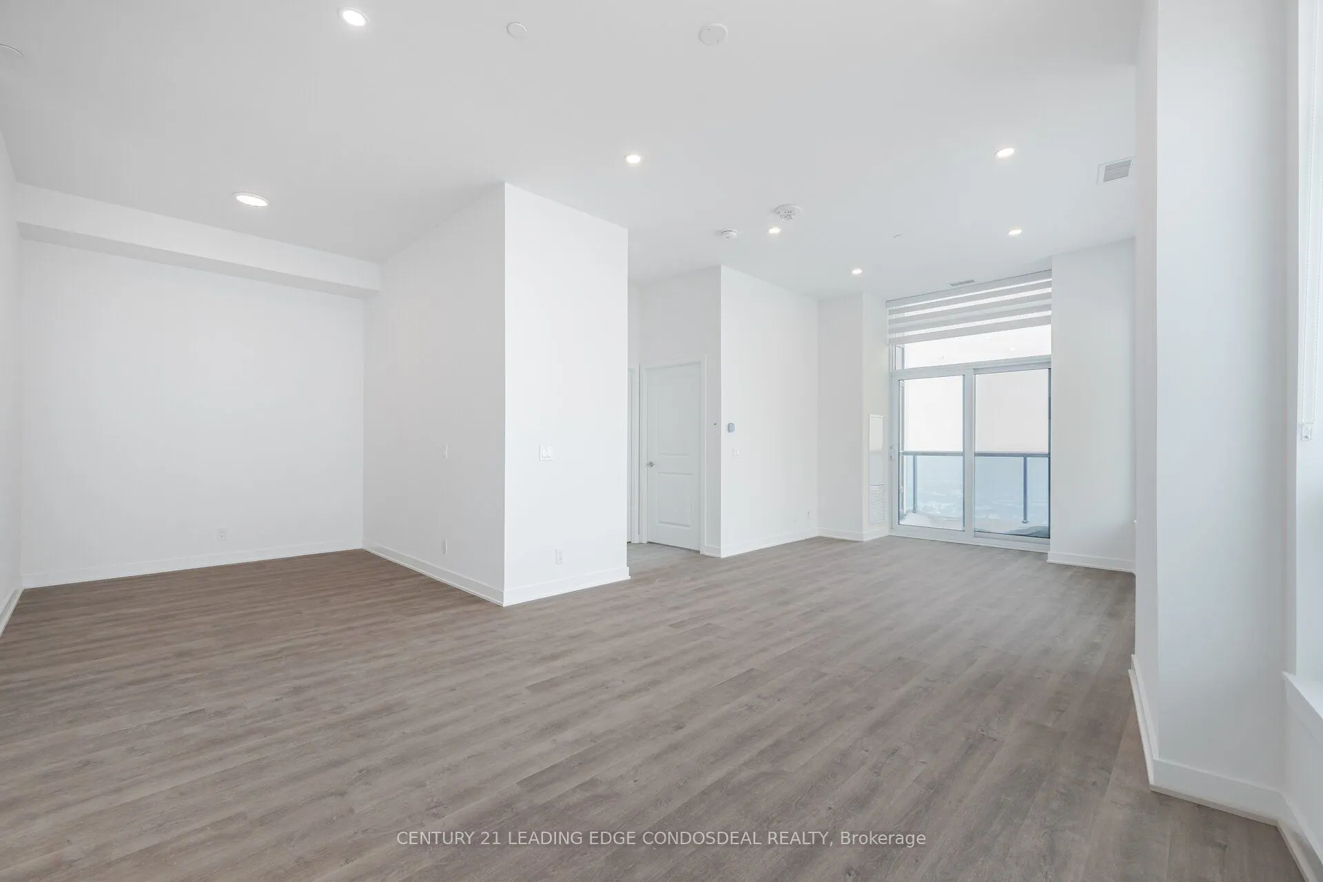 30 Upper Mall Way, #PH03