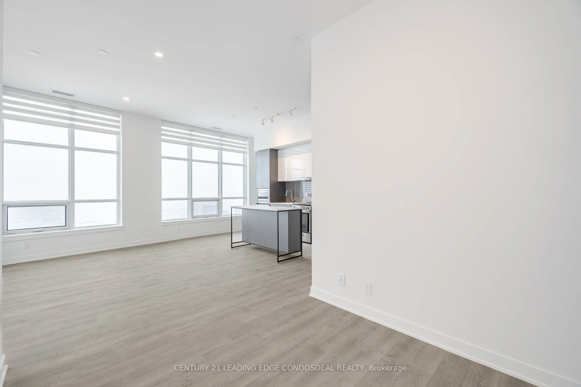 30 Upper Mall Way, #PH03