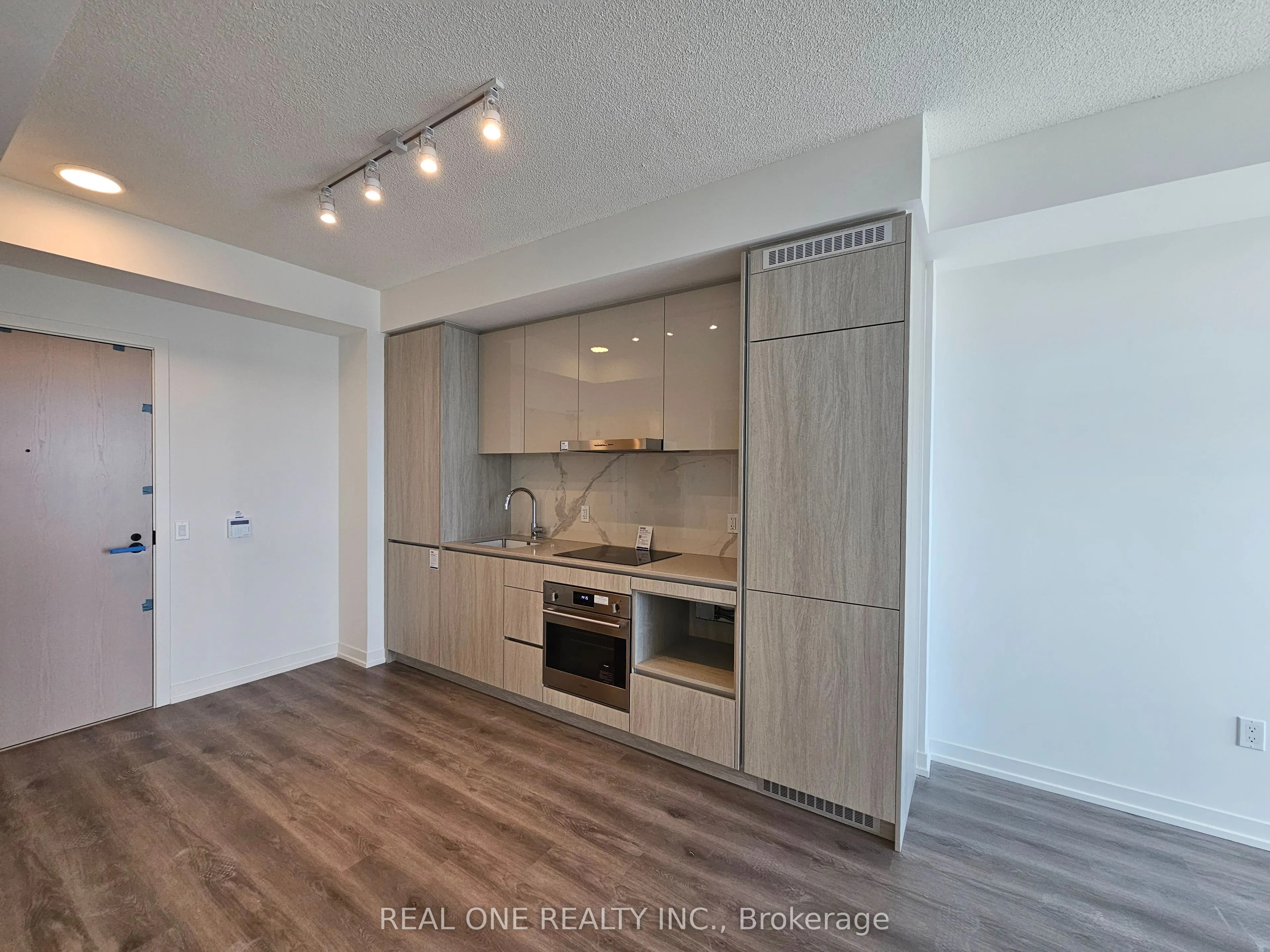 28 Interchange Way, #3611