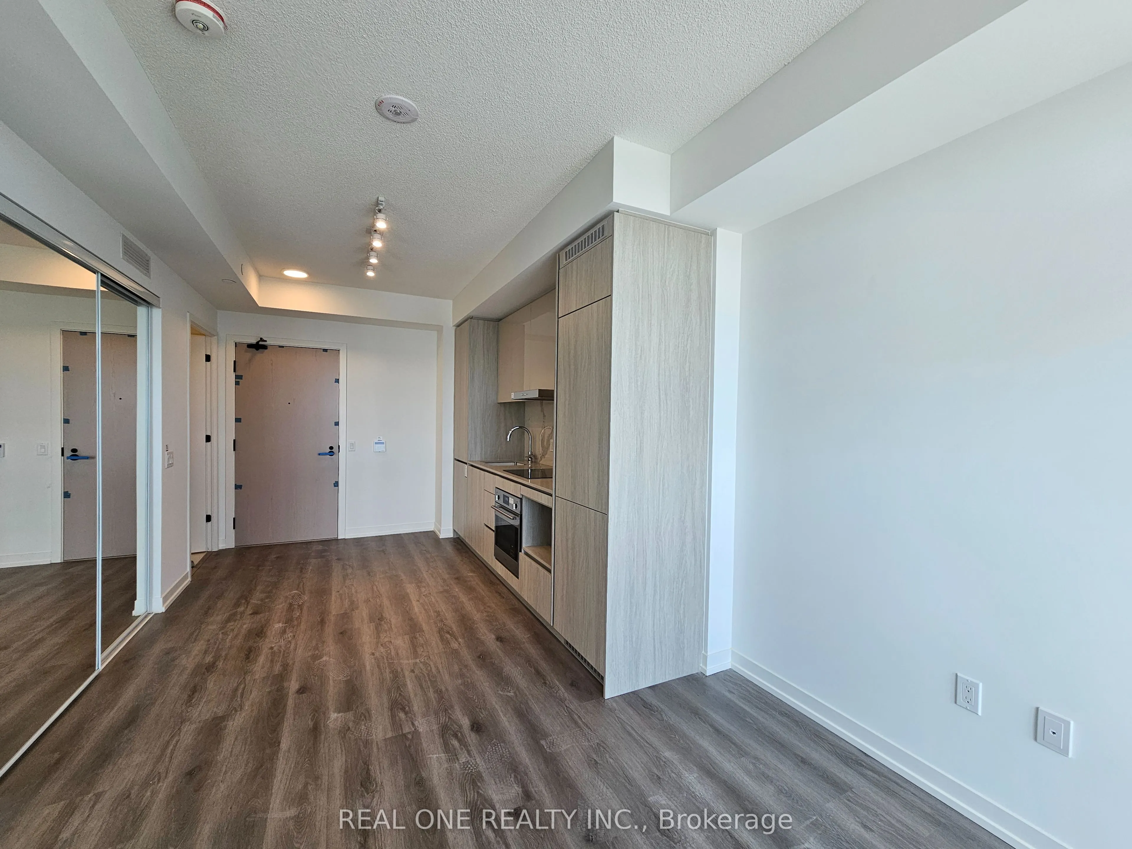 28 Interchange Way, #3611
