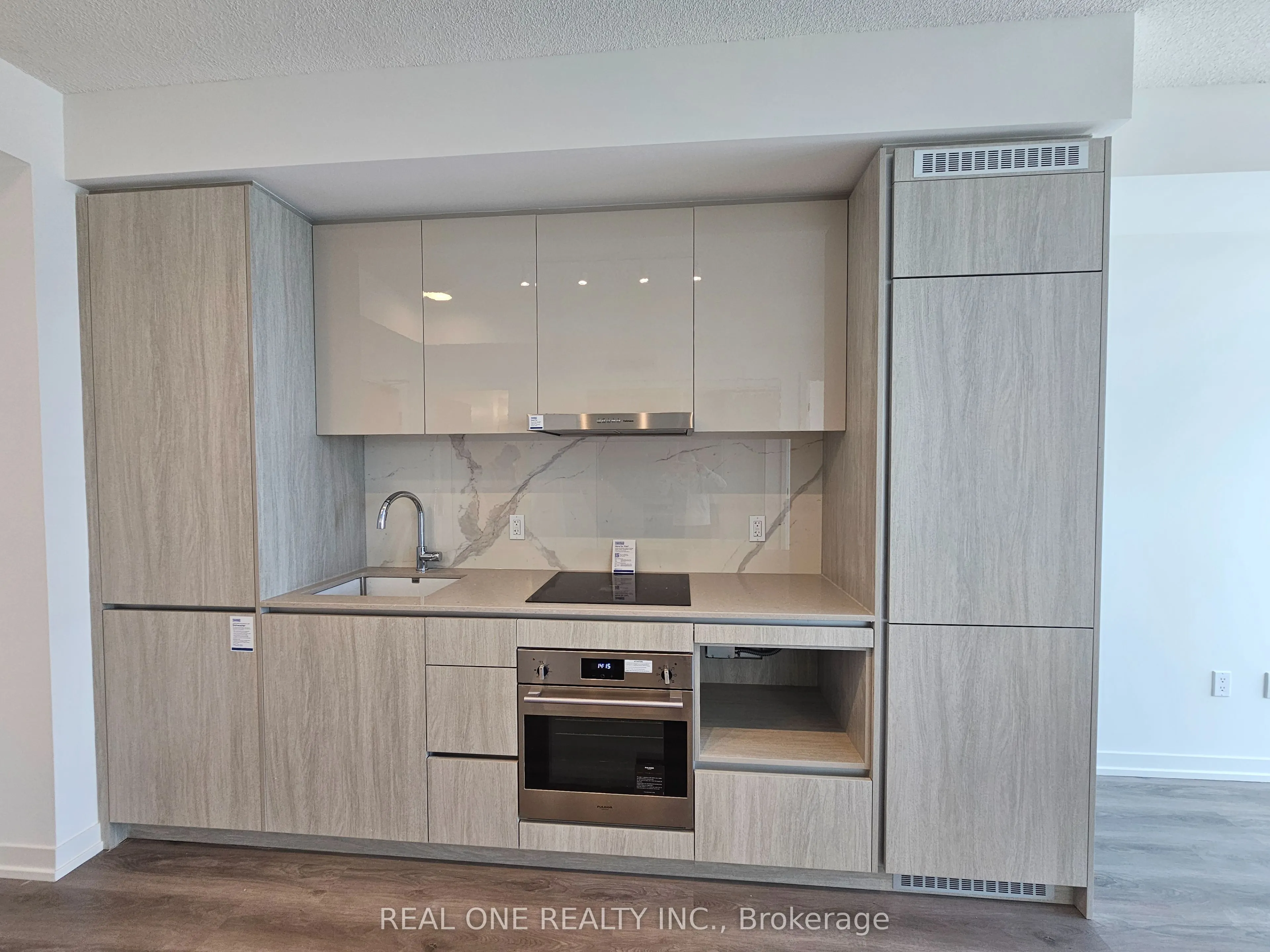 28 Interchange Way, #3611