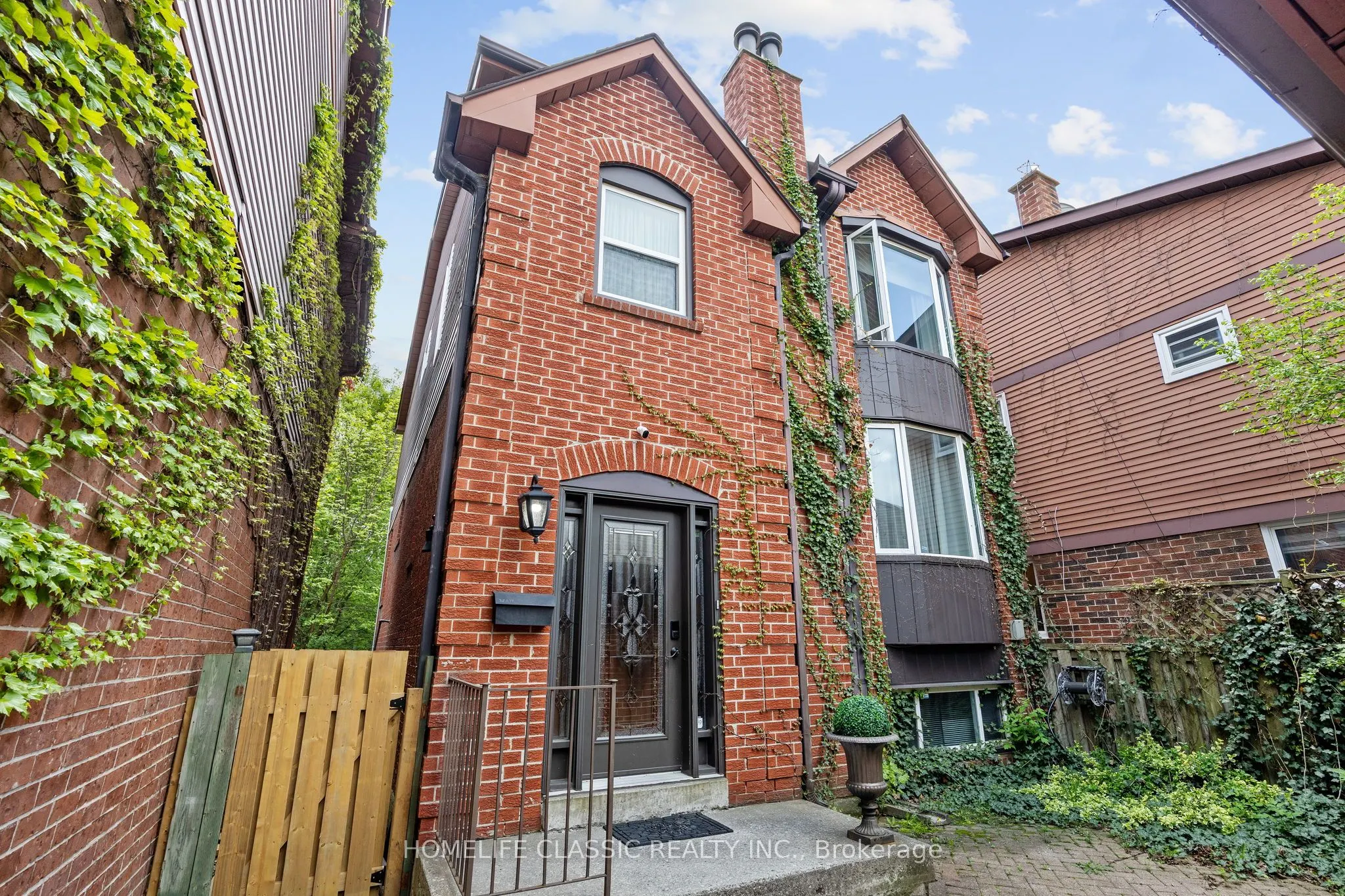 93 North Meadow Crescent