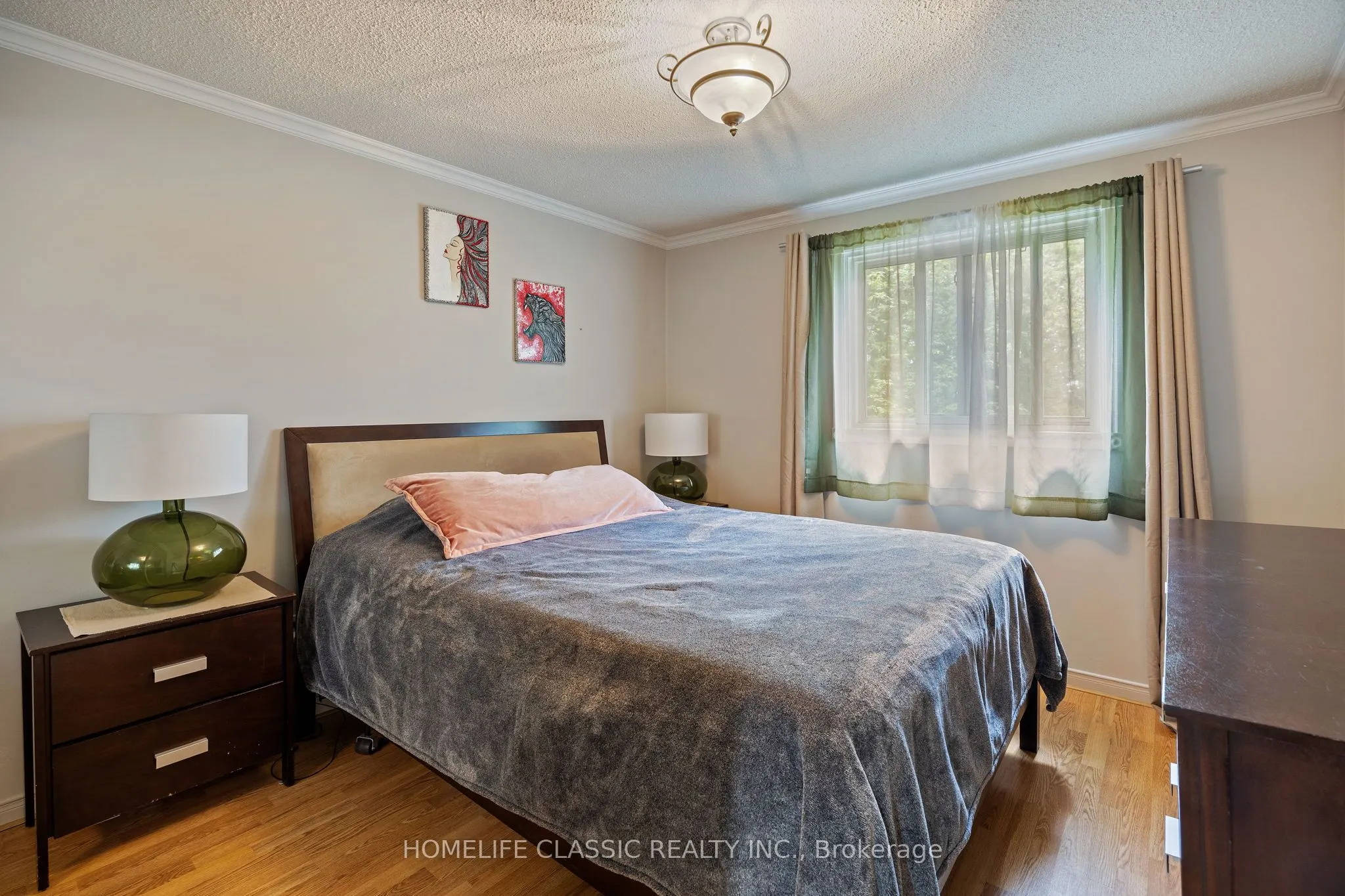 93 North Meadow Crescent