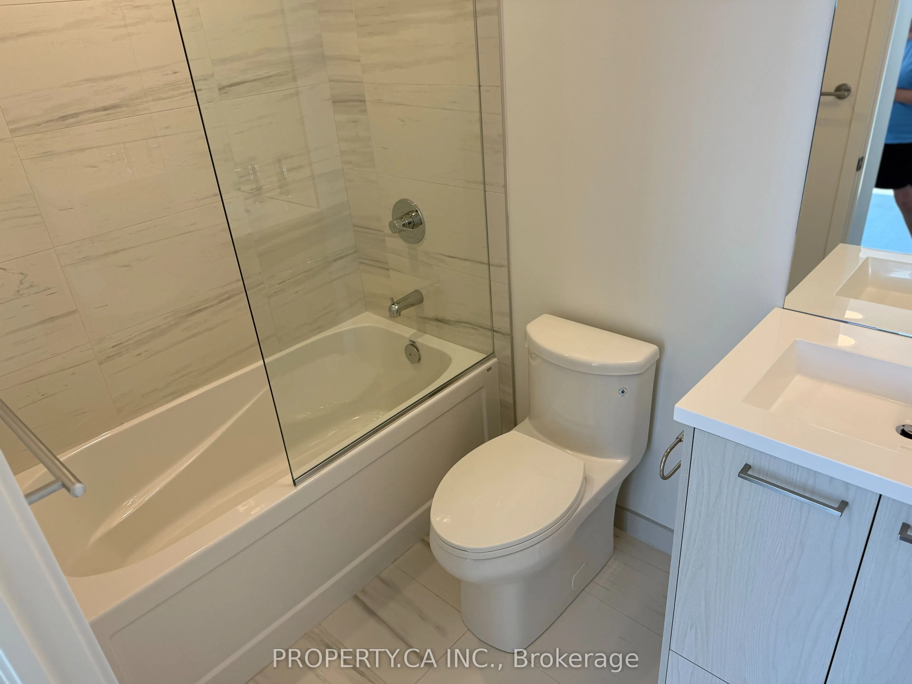 28 Interchange Way, #3306