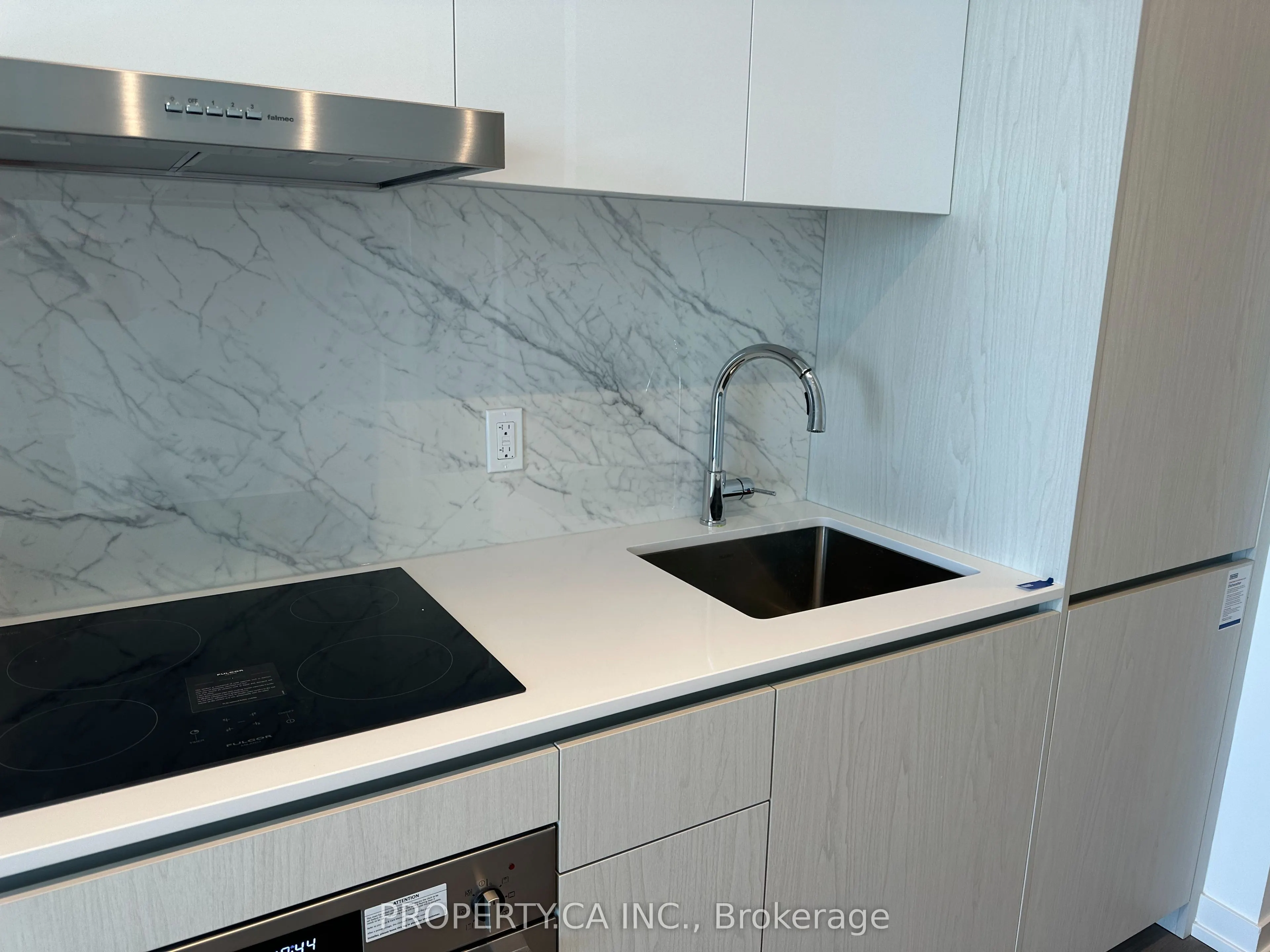 28 Interchange Way, #3306