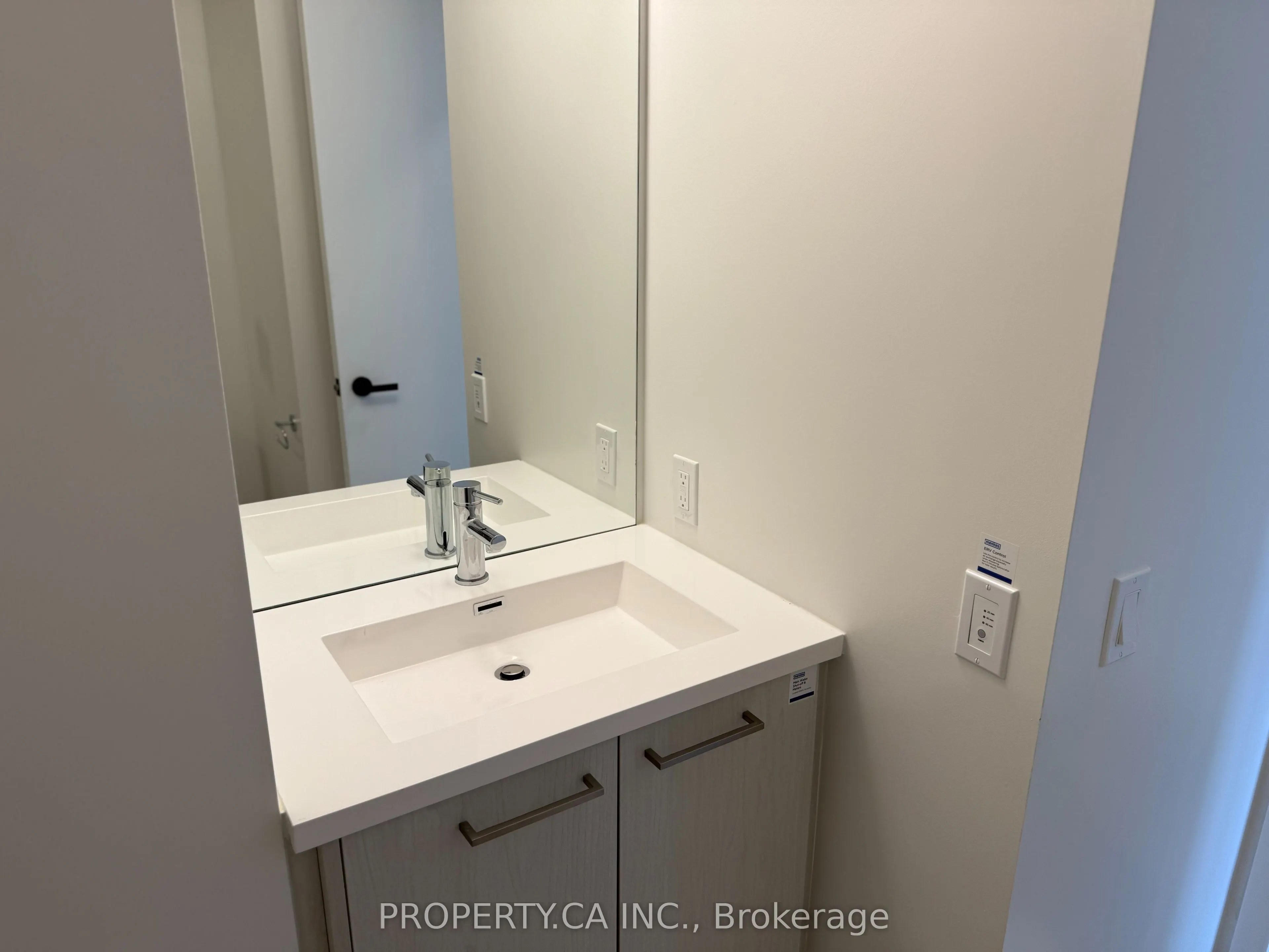 28 Interchange Way, #3306