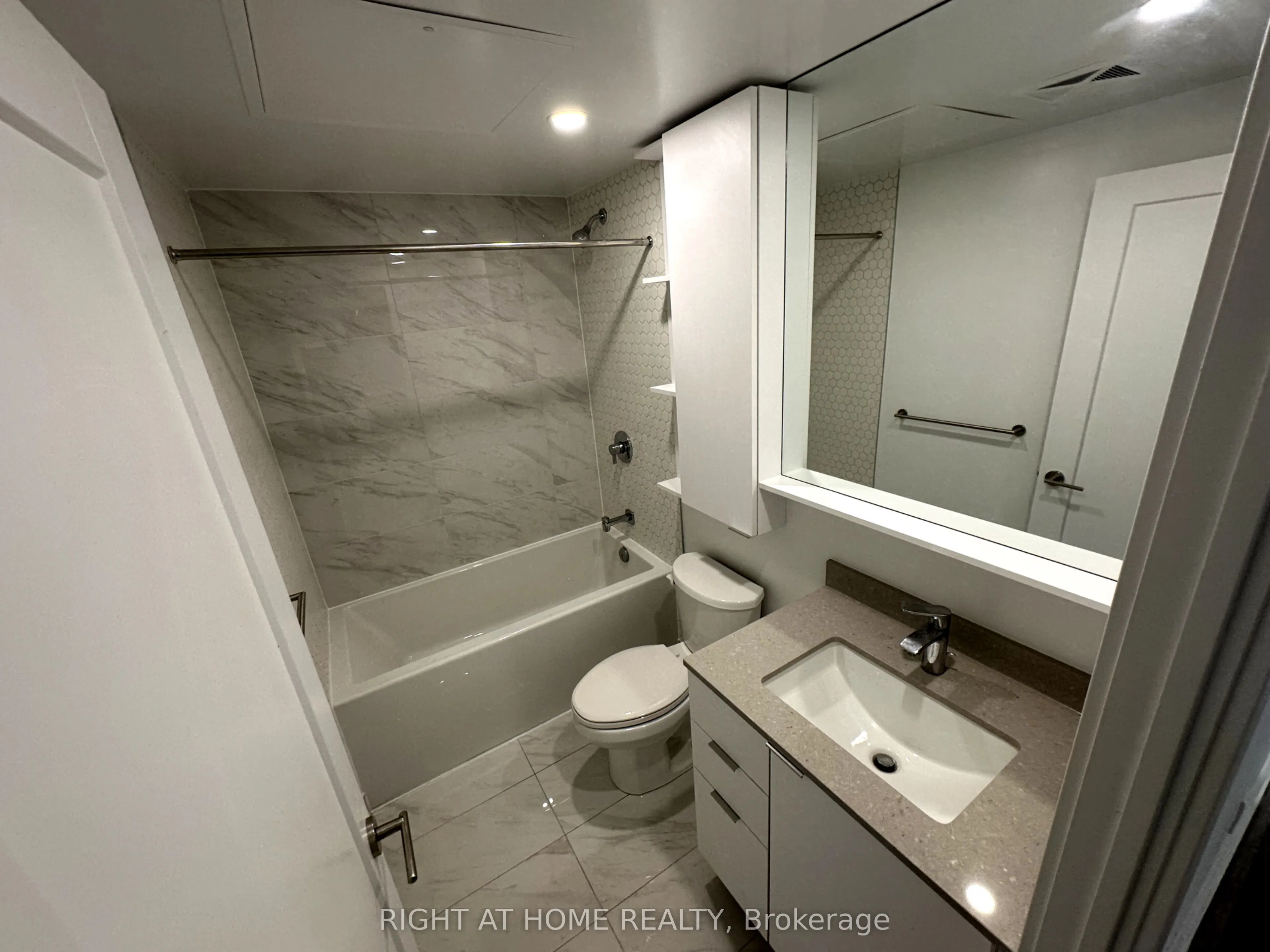 8 Cedarland Drive, #1005
