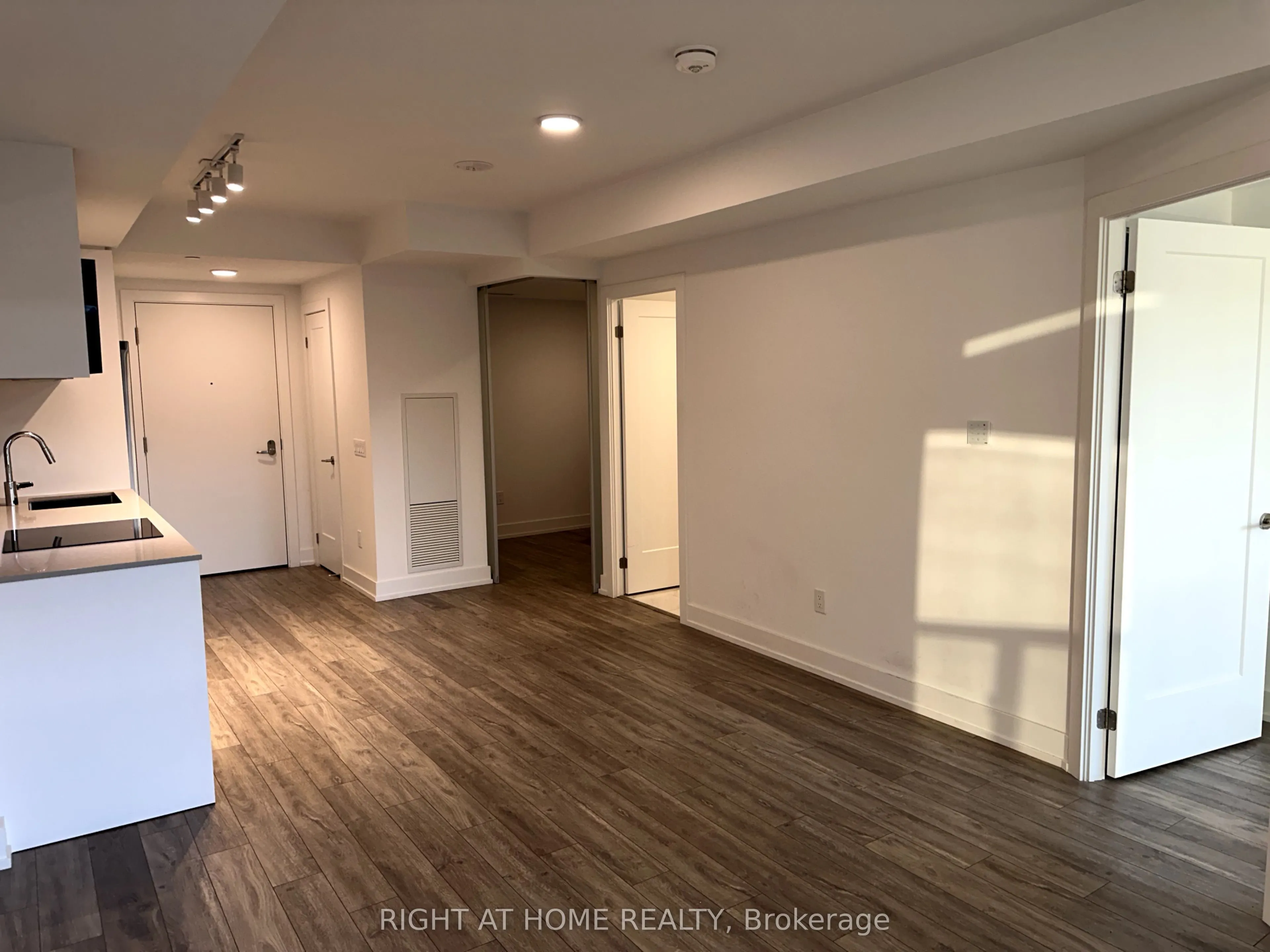 8 Cedarland Drive, #1005