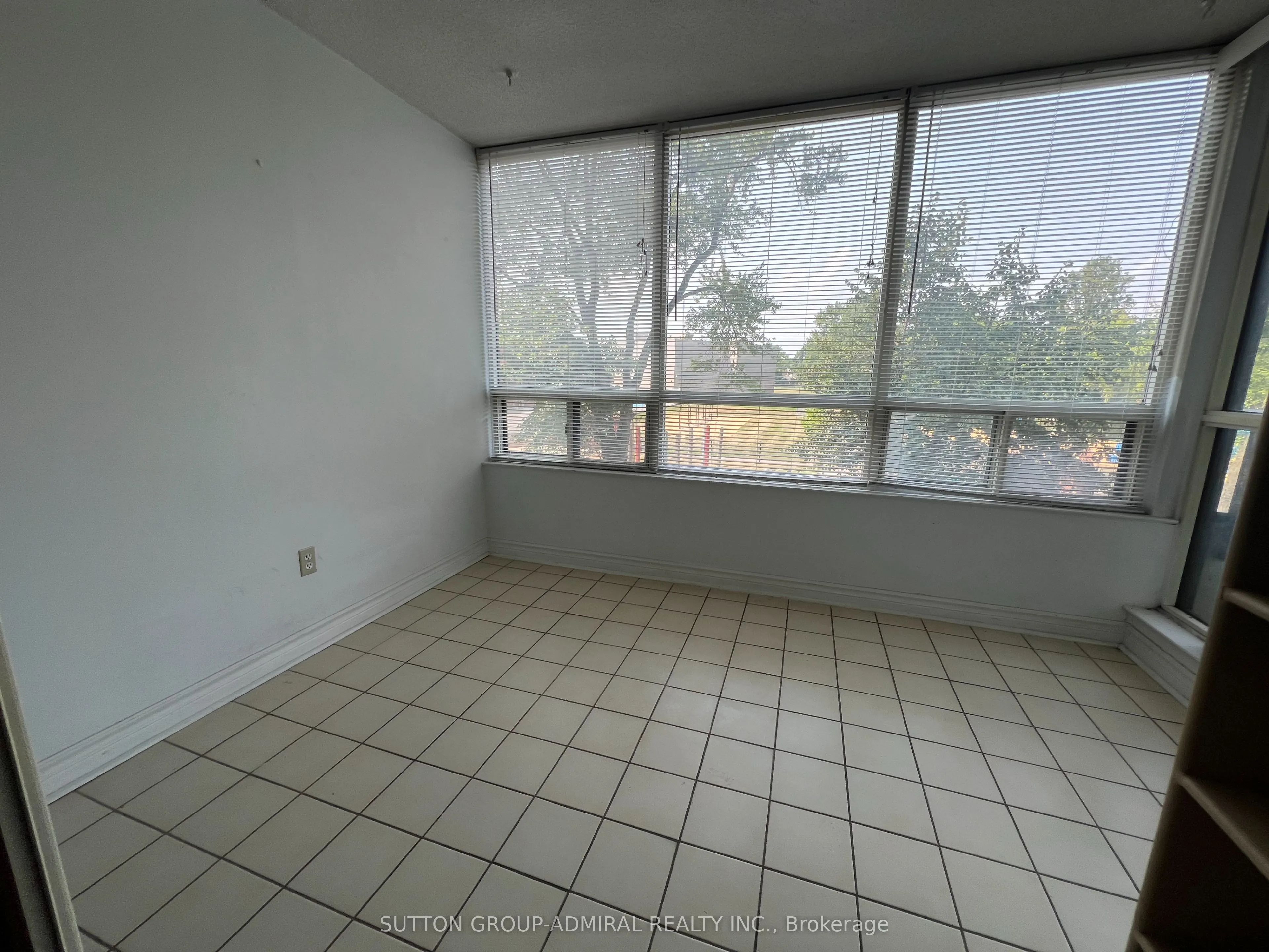 8501 Bayview Avenue, #208