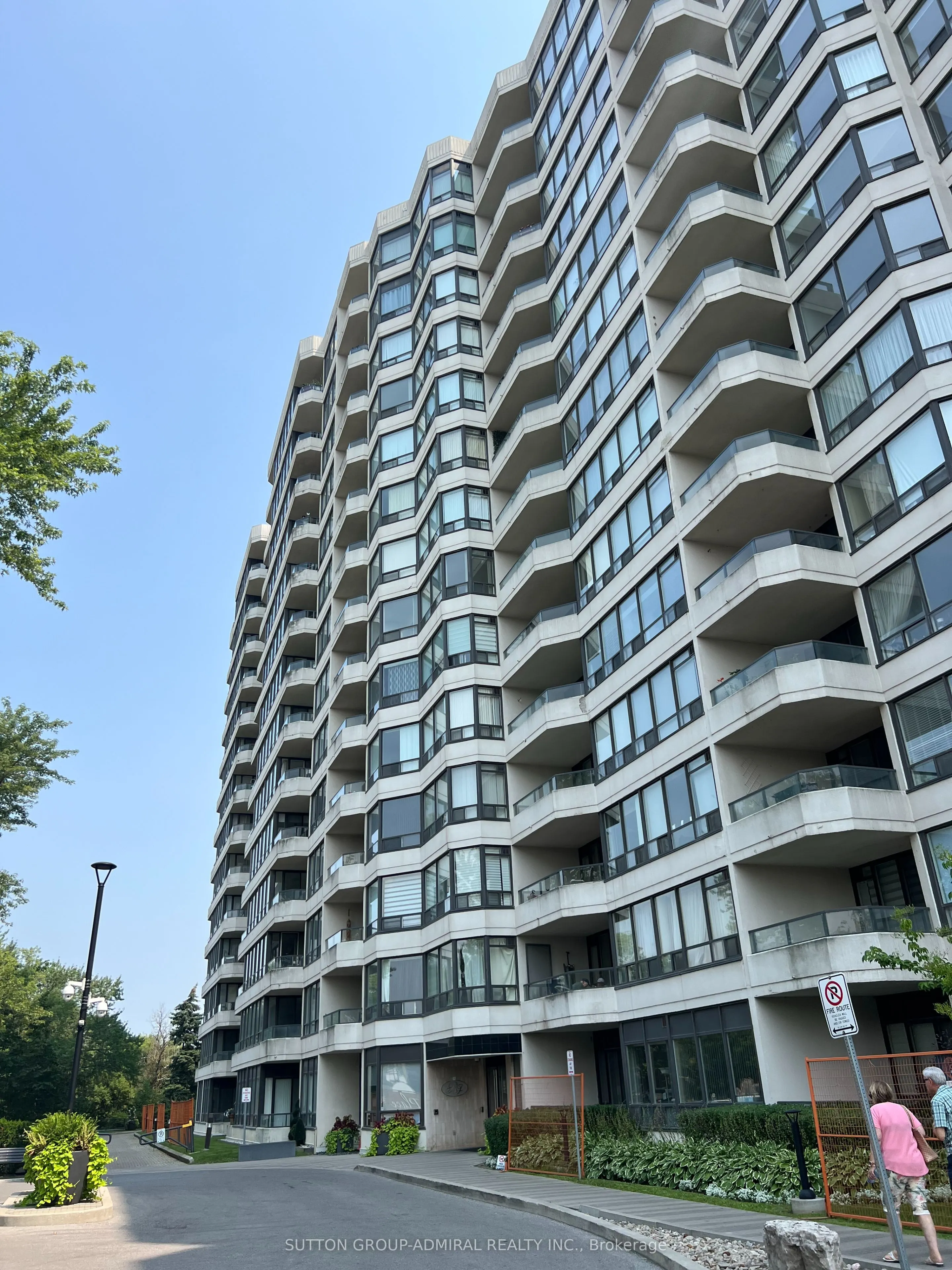 8501 Bayview Avenue, #208