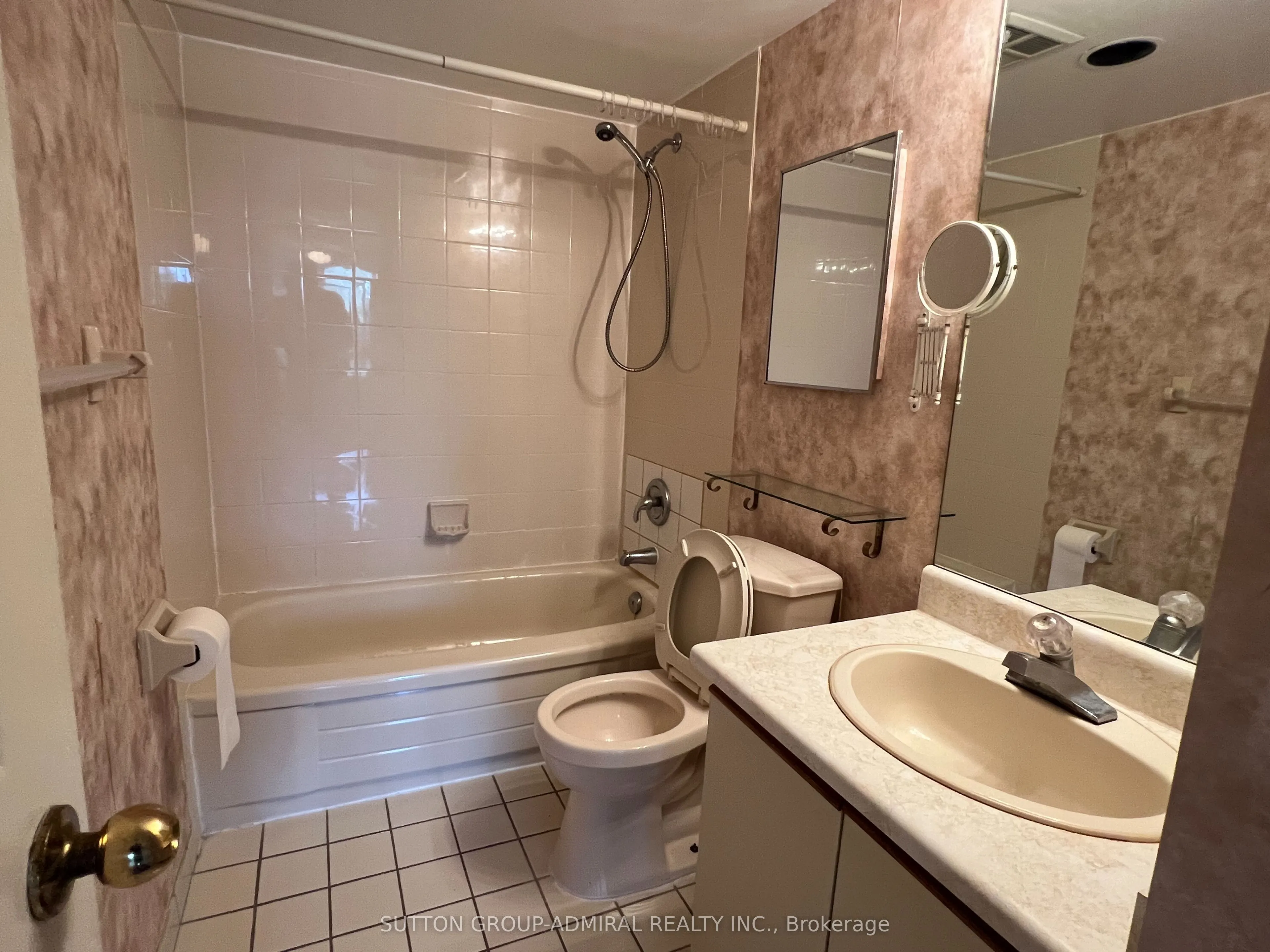 8501 Bayview Avenue, #208