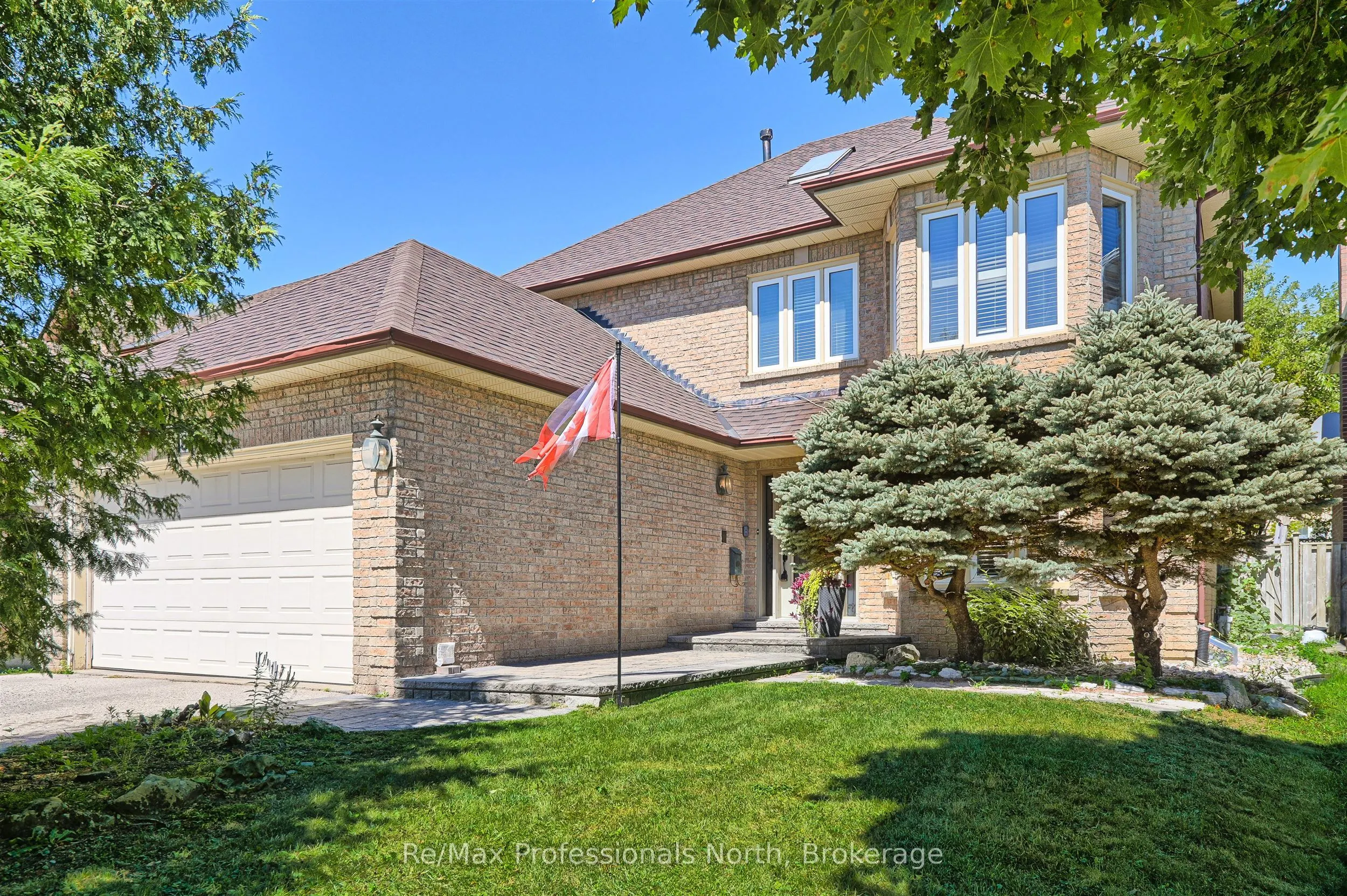 8 Elmsley Drive E