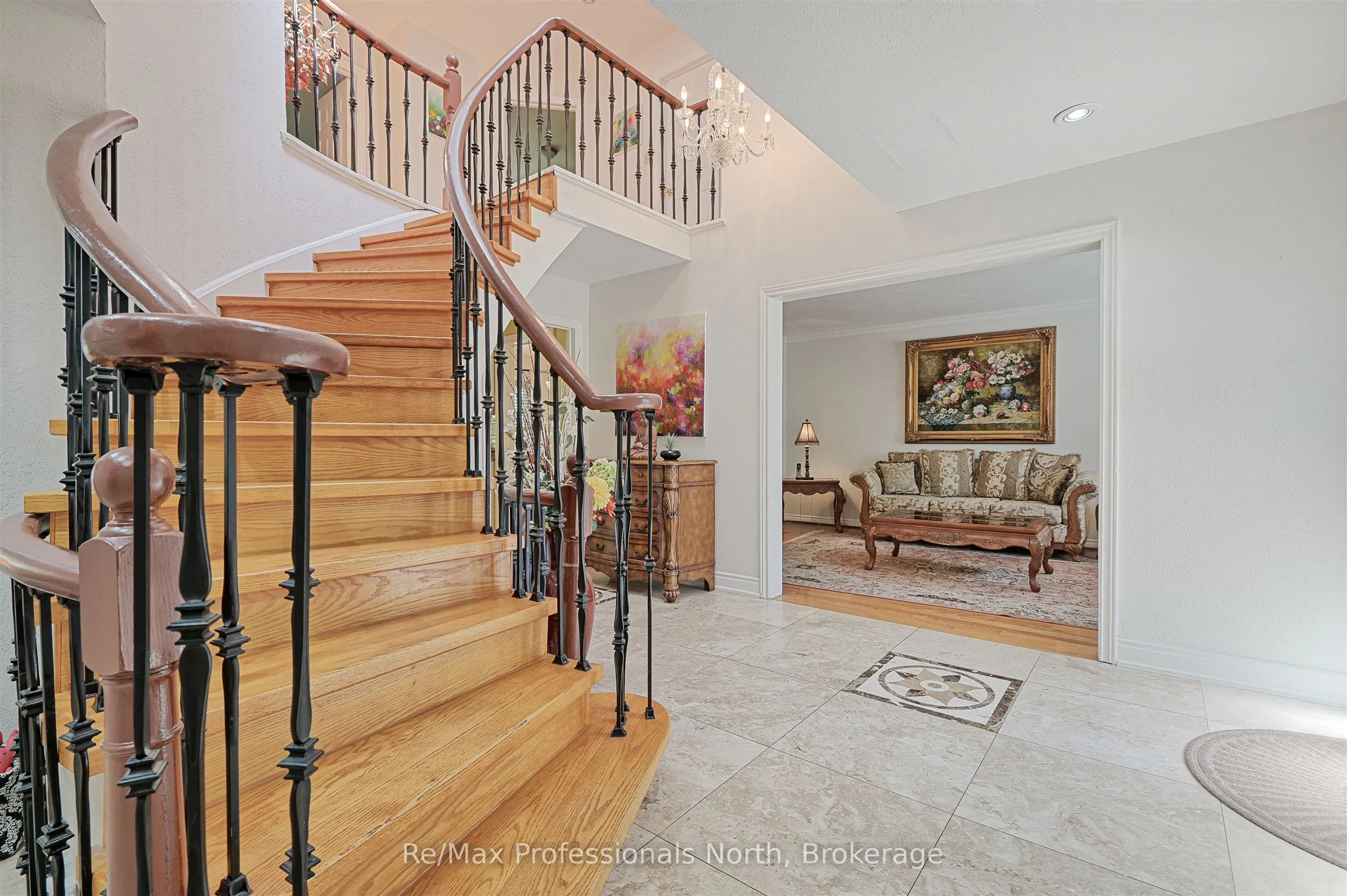 8 Elmsley Drive E