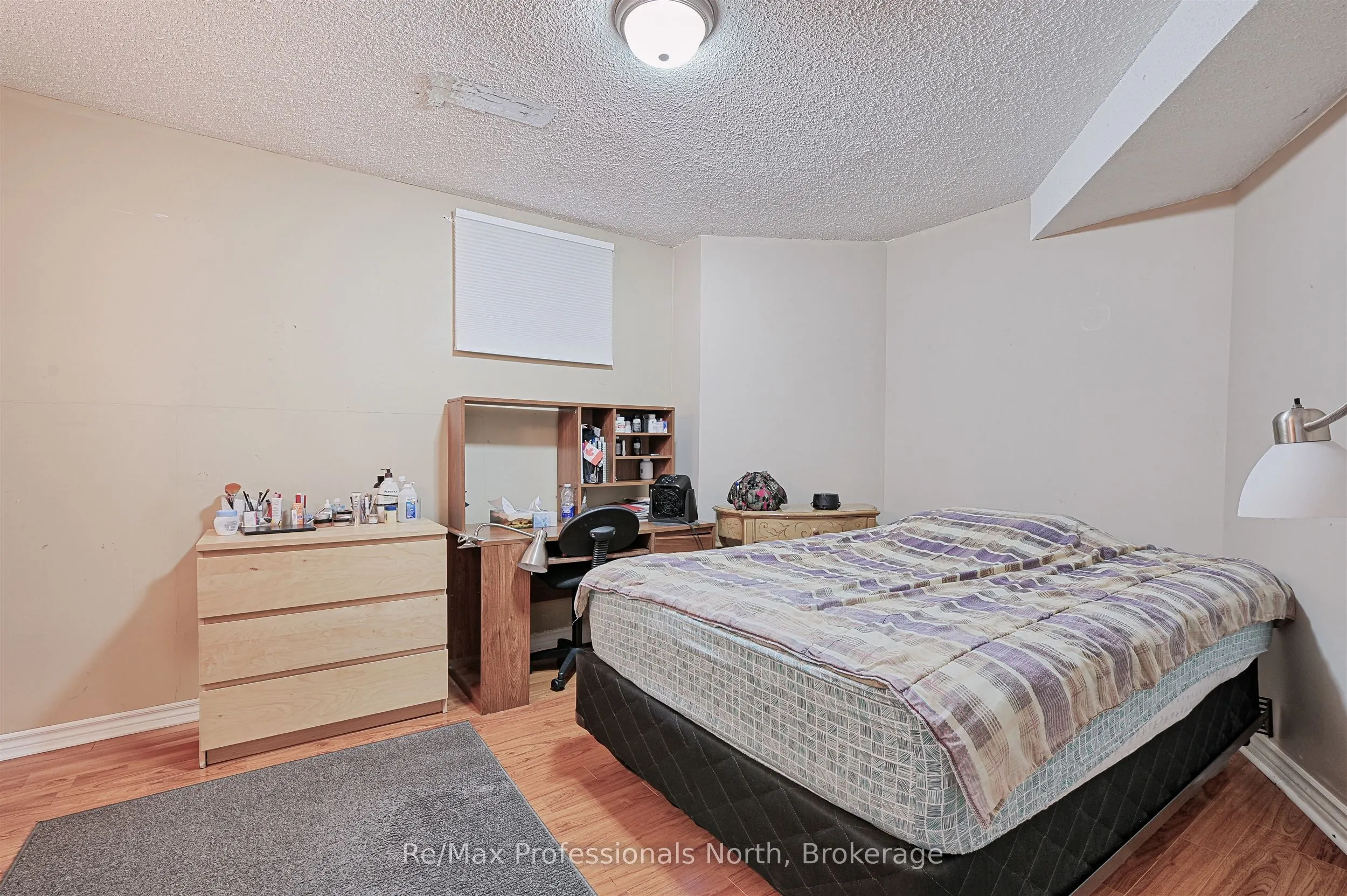 8 Elmsley Drive E