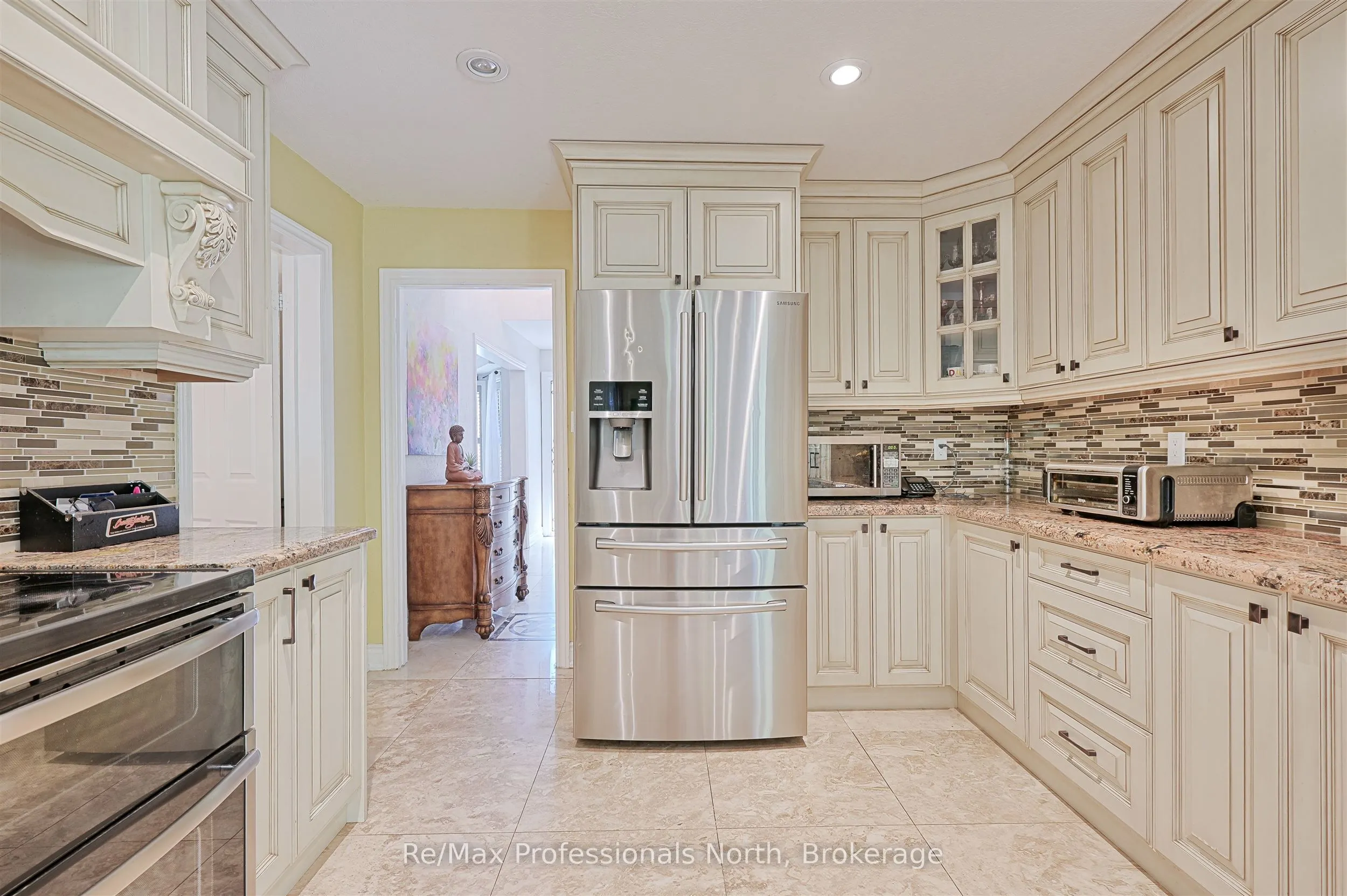 8 Elmsley Drive E