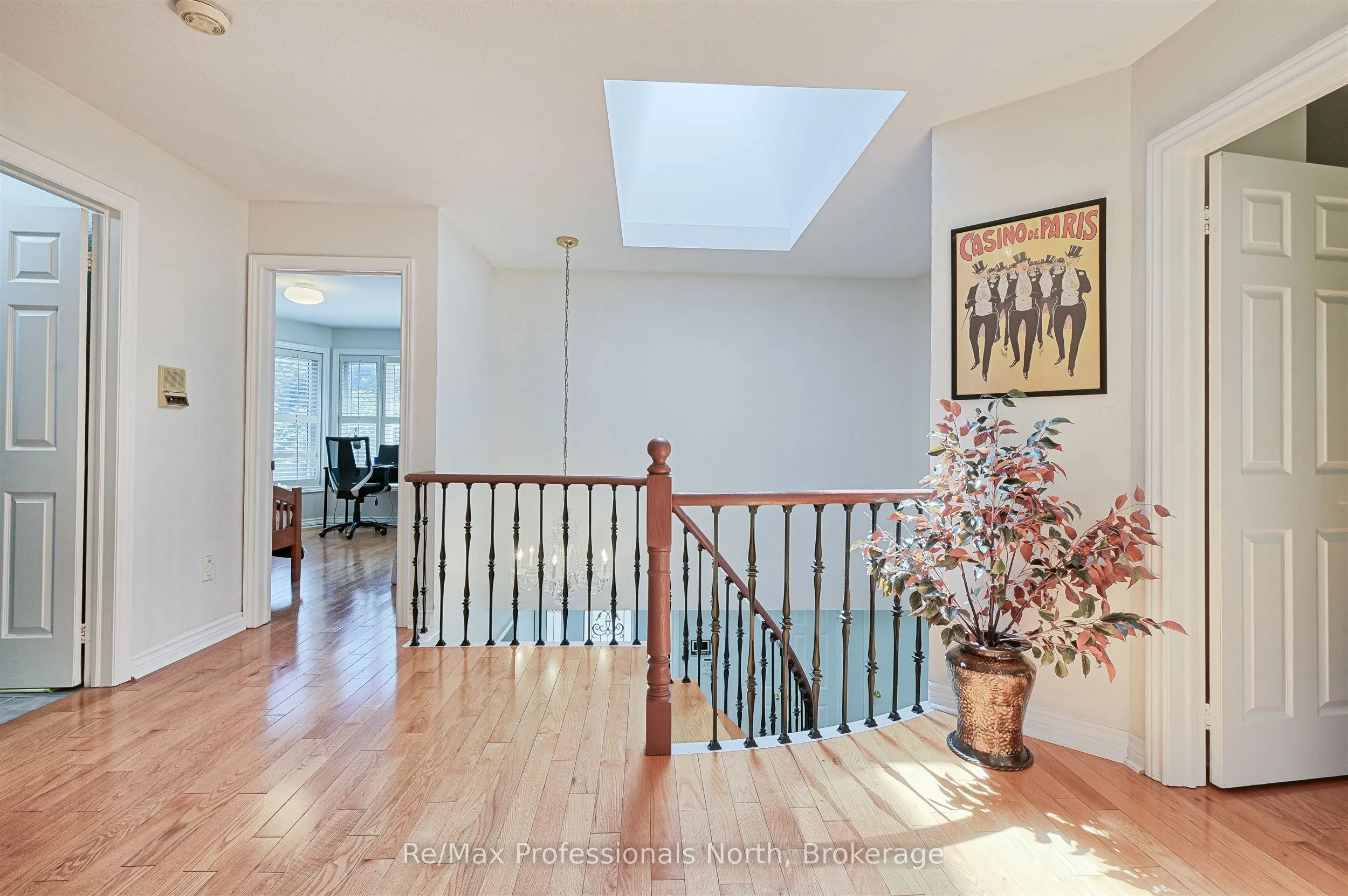 8 Elmsley Drive E