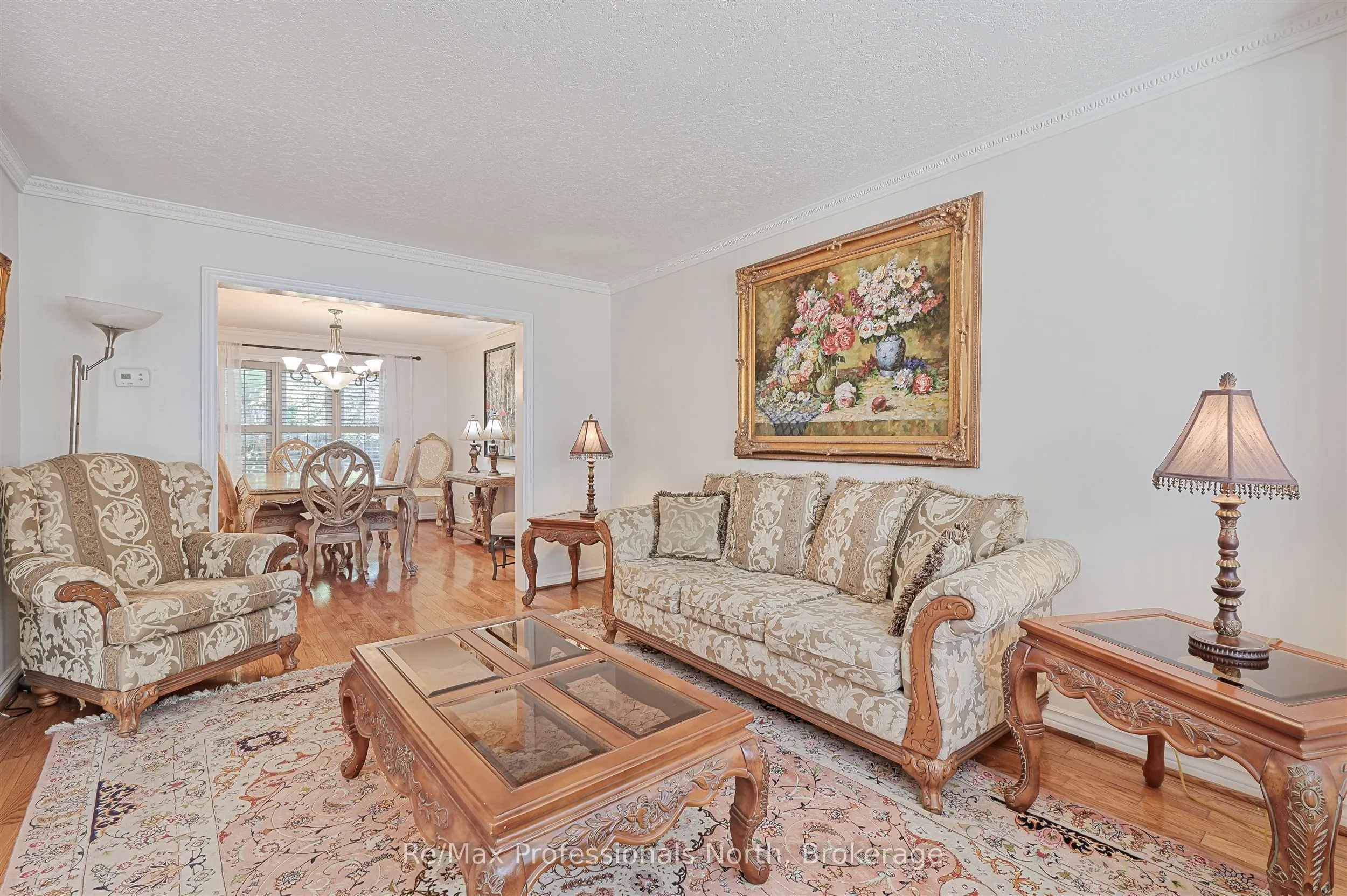 8 Elmsley Drive E