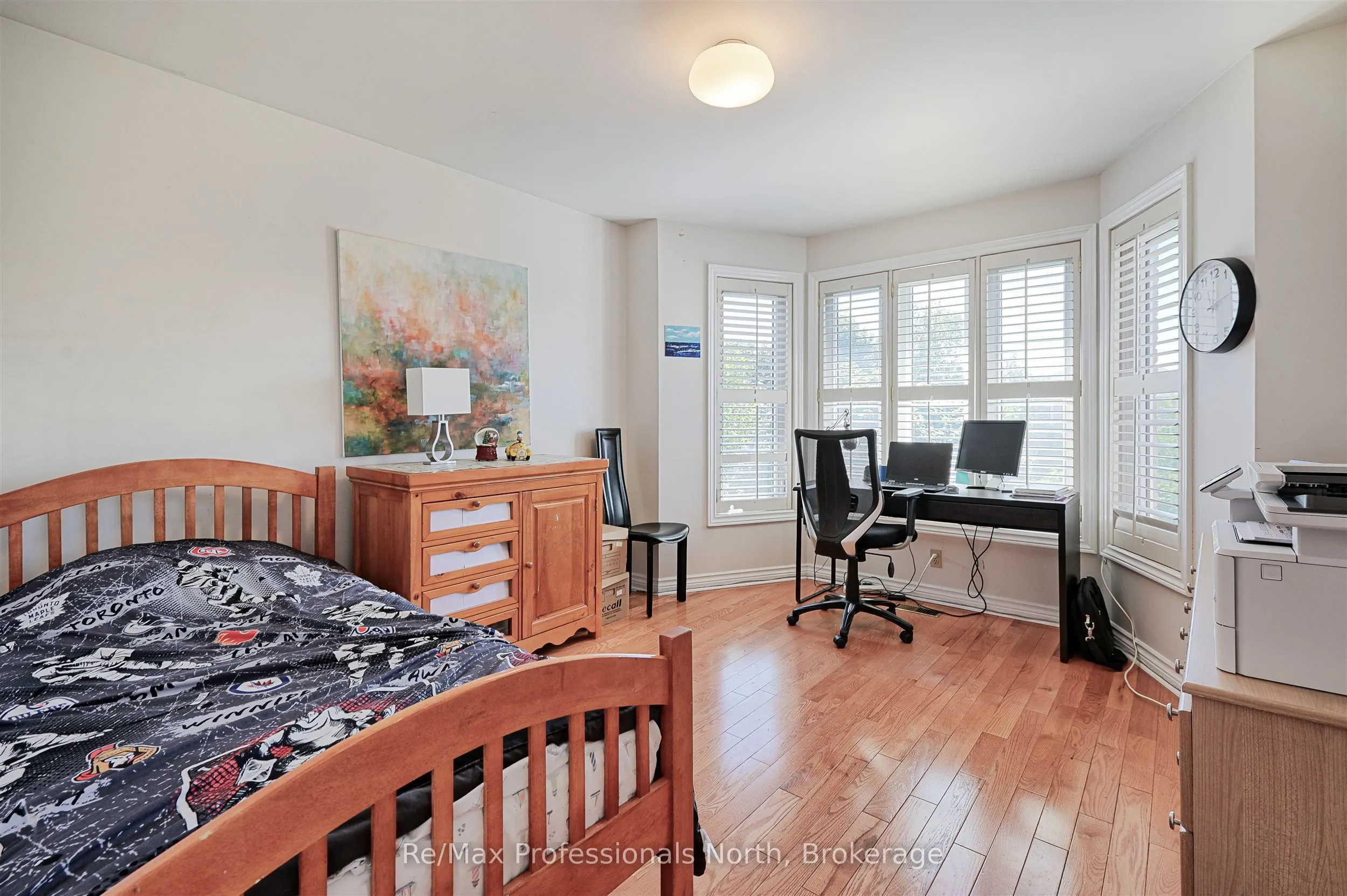 8 Elmsley Drive E
