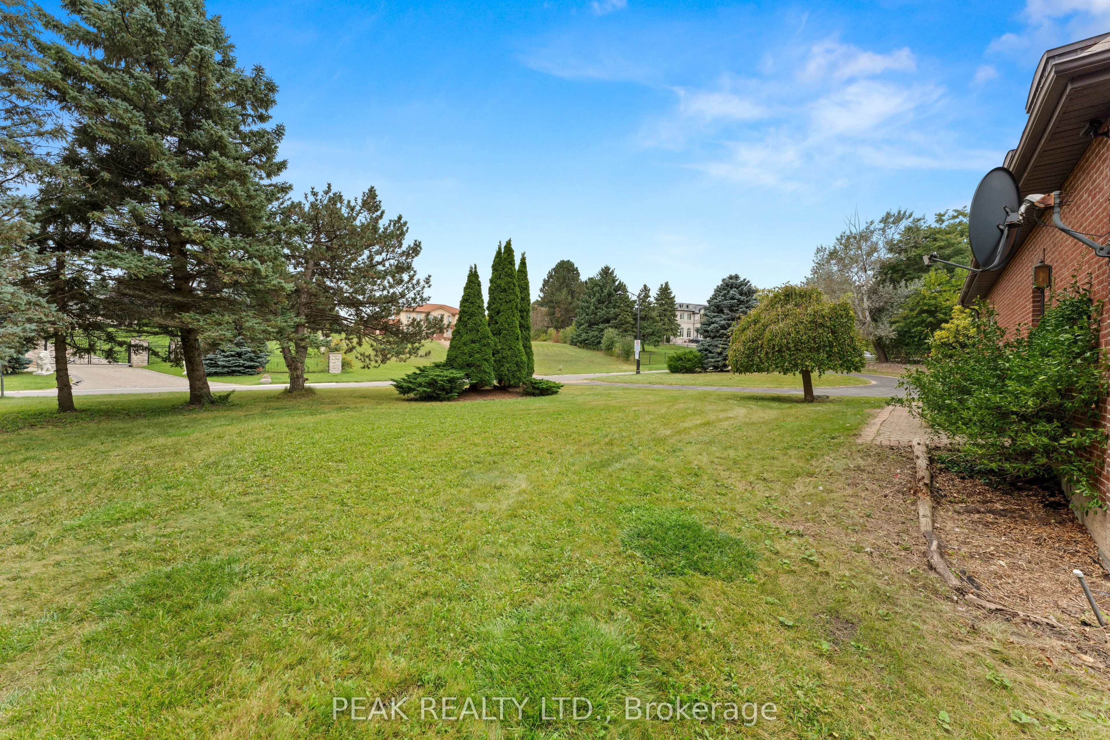 21 Woodland Acres Crescent