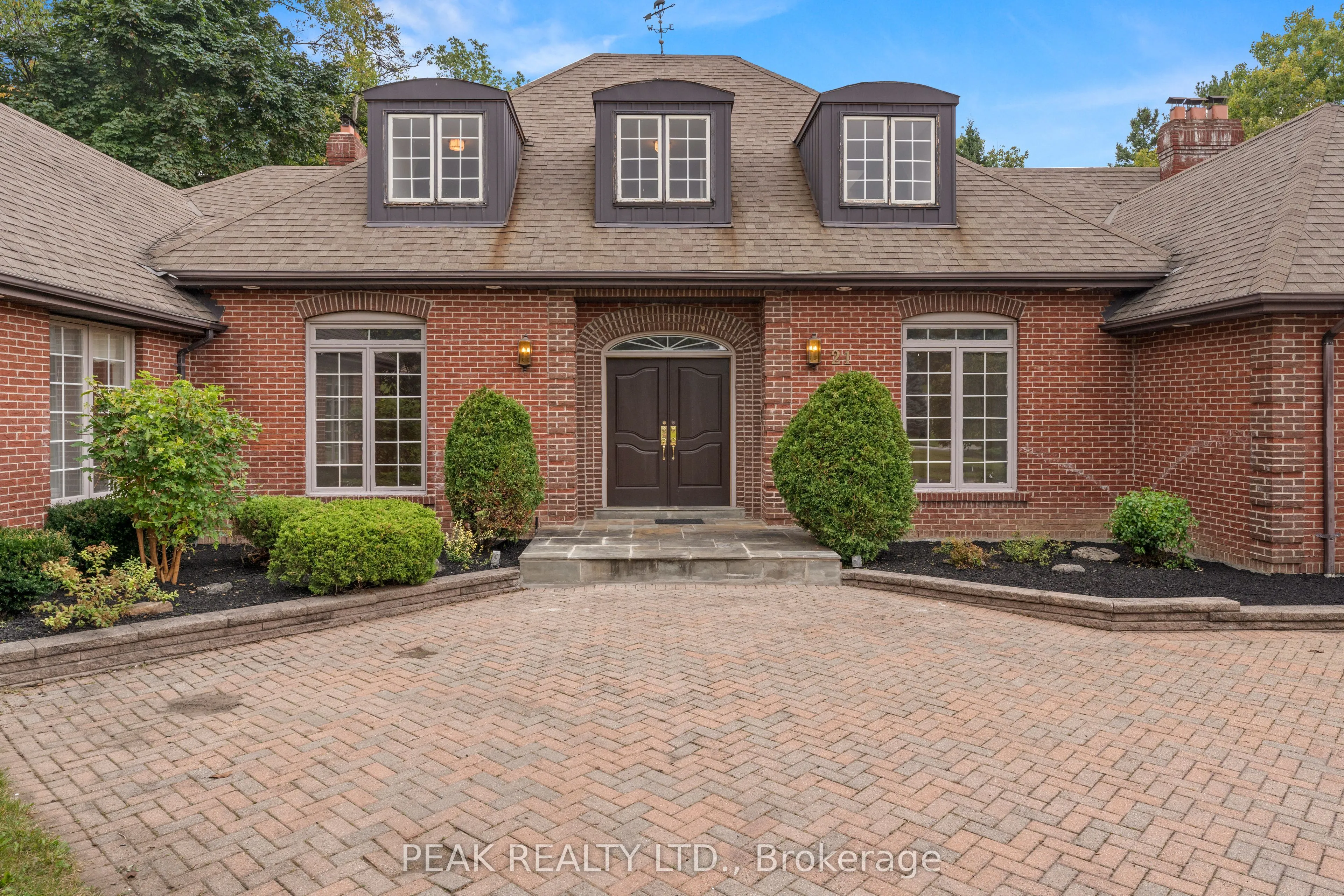 21 Woodland Acres Crescent