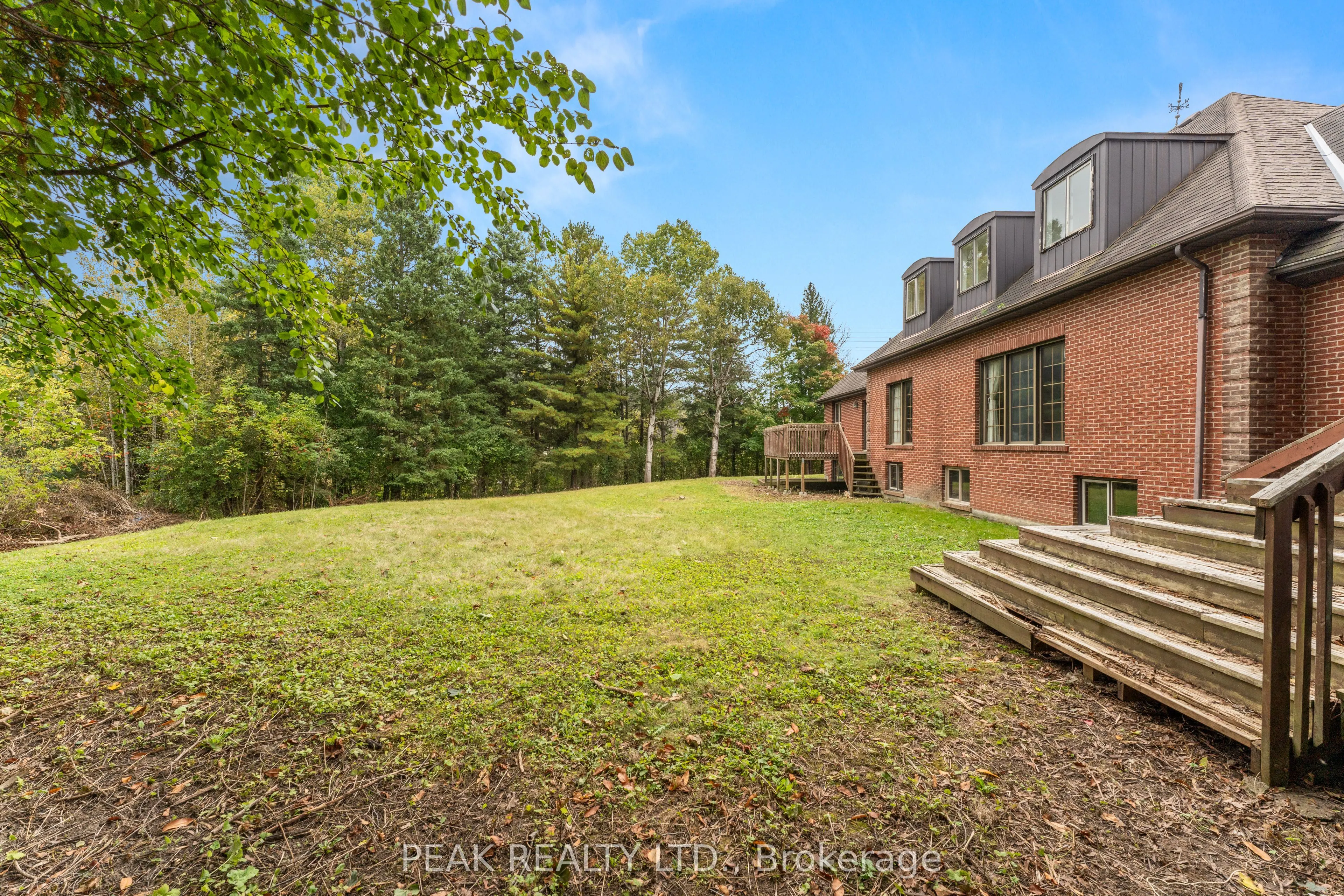 21 Woodland Acres Crescent
