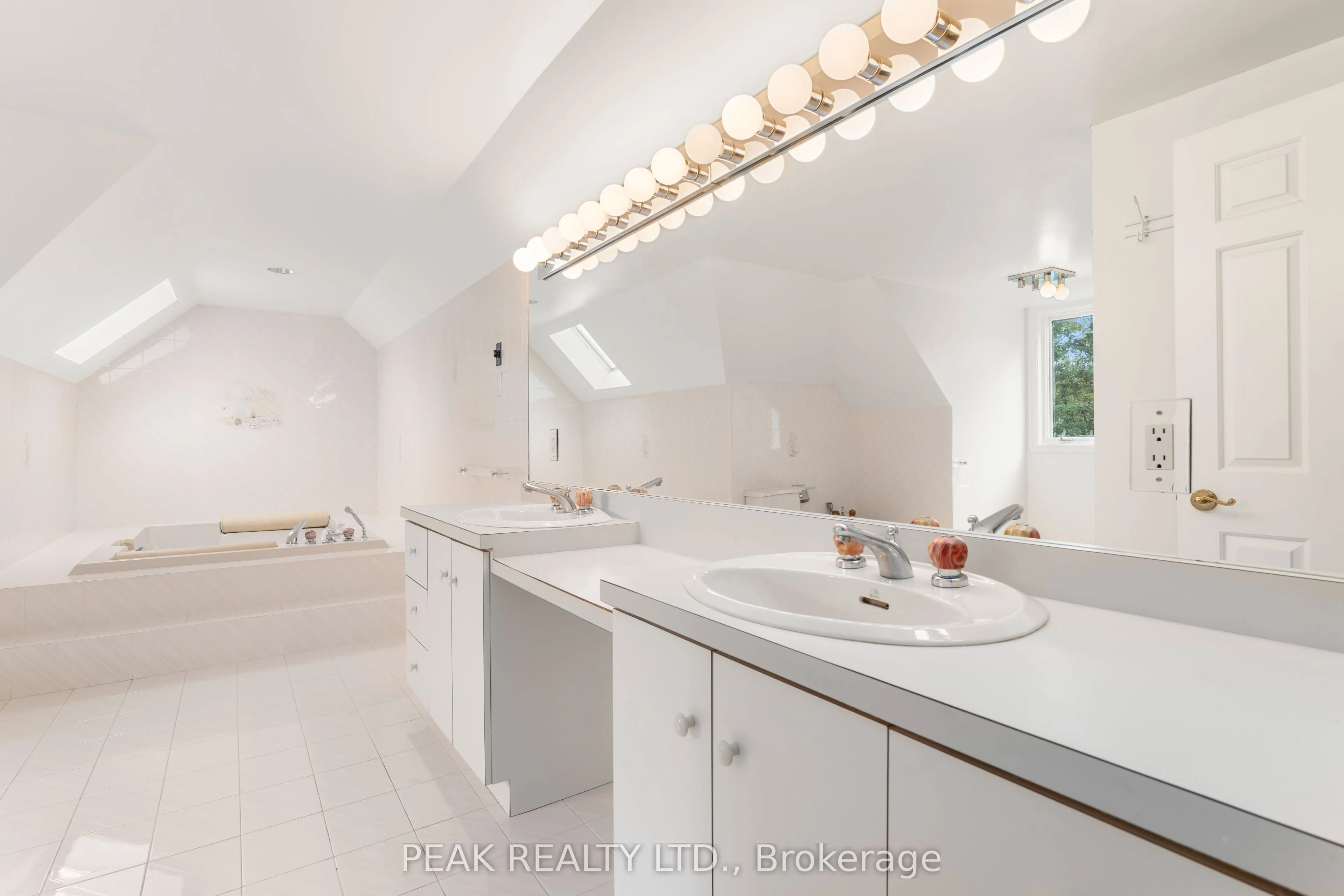 21 Woodland Acres Crescent