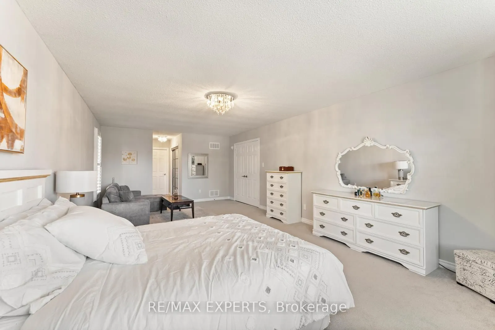 286 Kirby Crescent