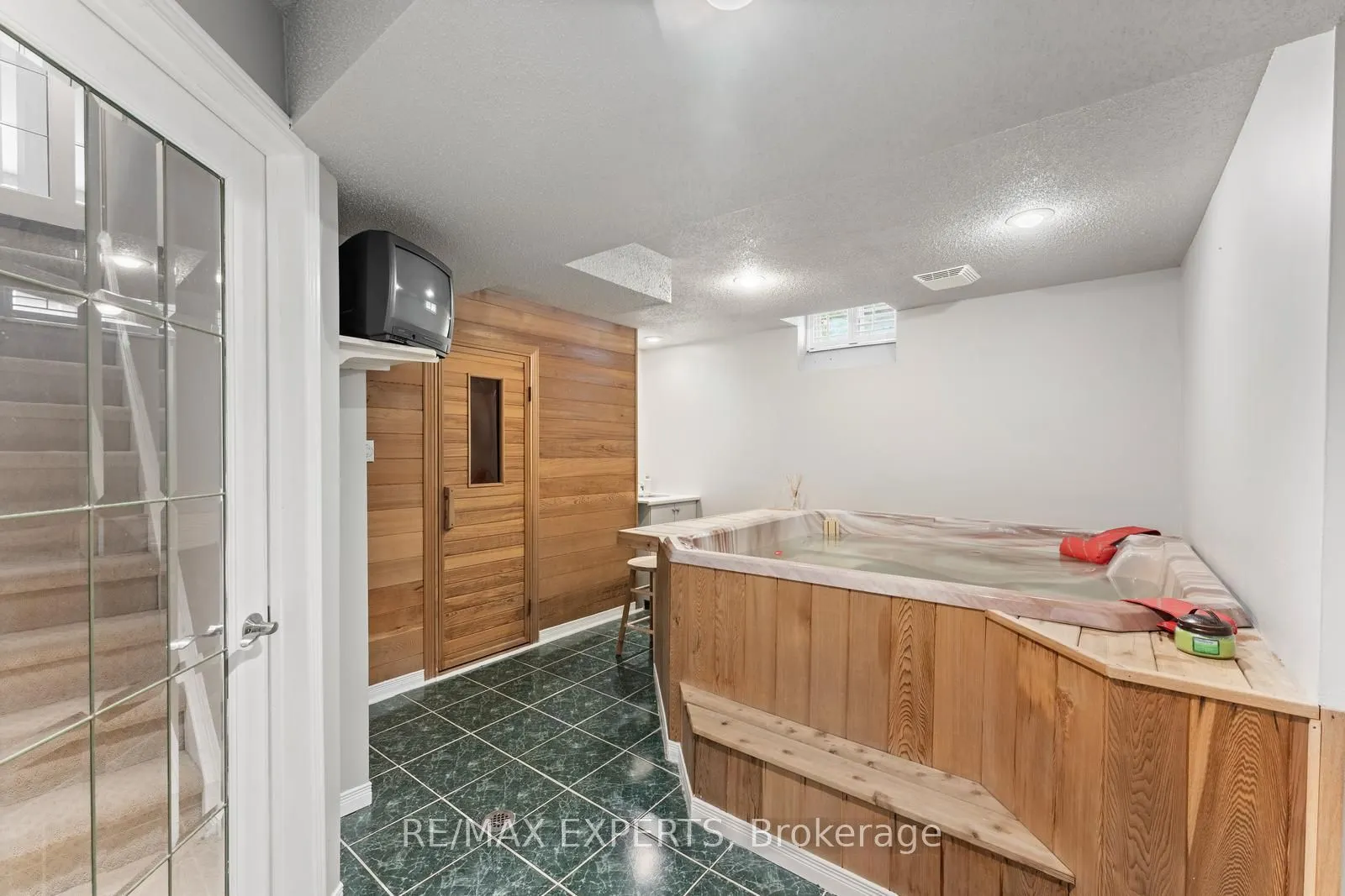 286 Kirby Crescent