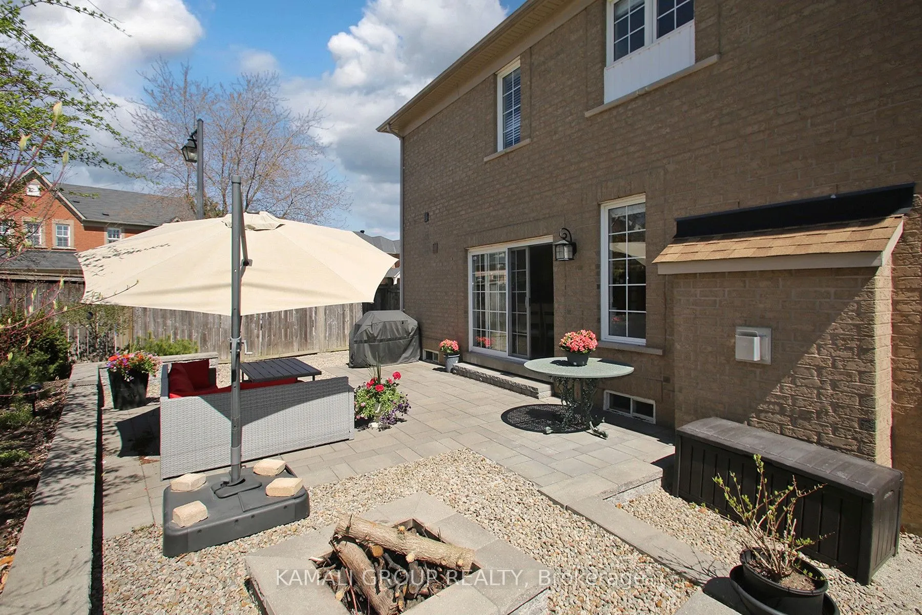 6 Glenis Gate