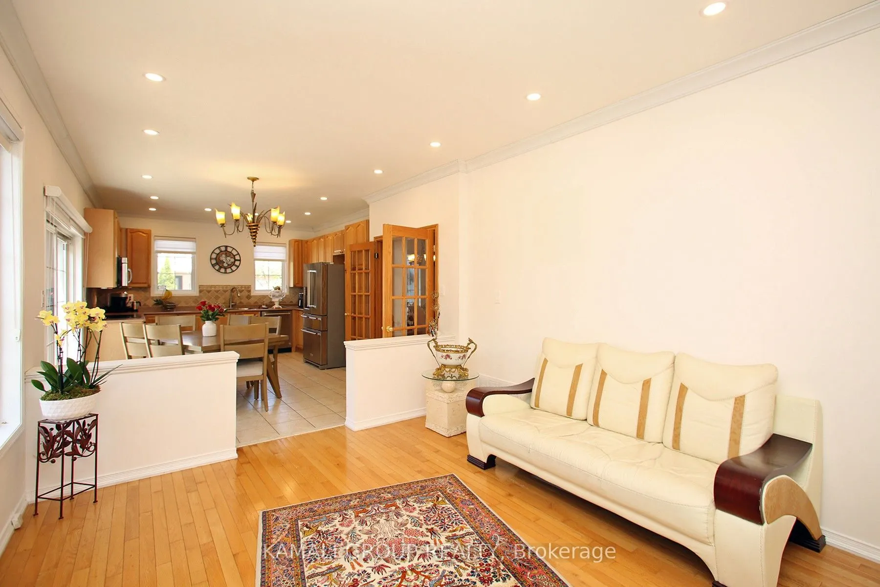 6 Glenis Gate